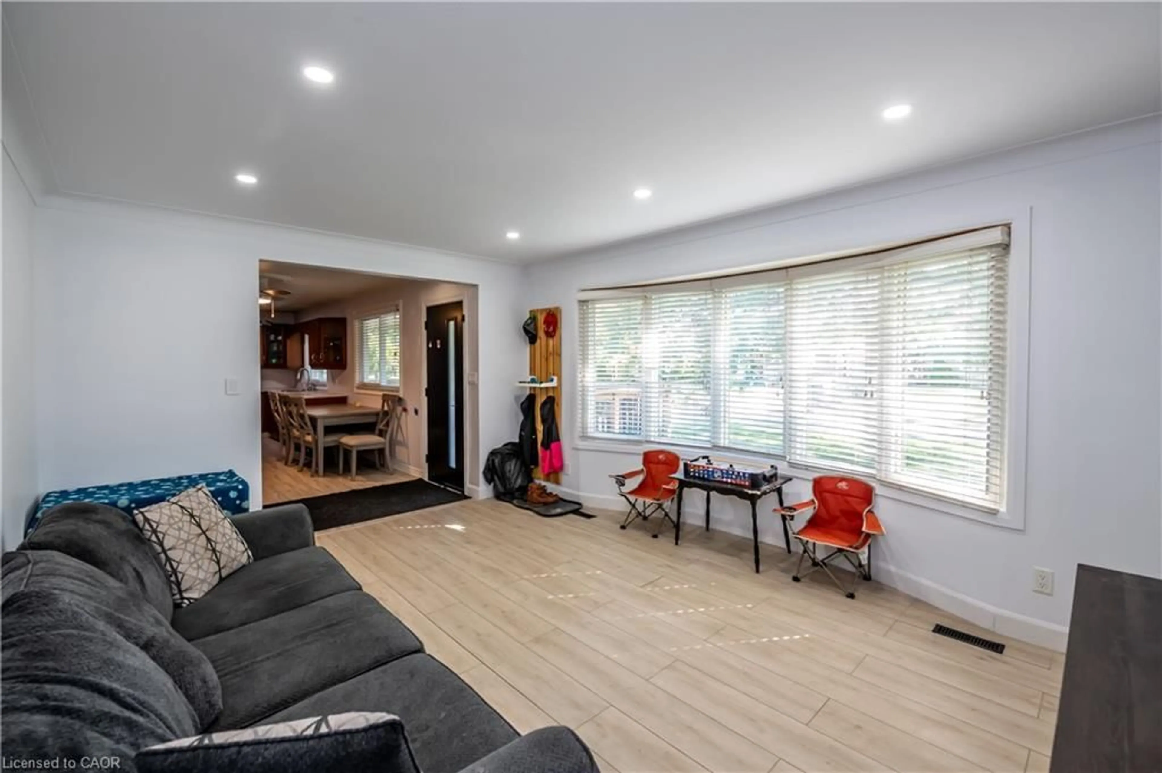 Living room with furniture, wood/laminate floor for 23 Wakelin Terr, St. Catharines Ontario L2M 4K4