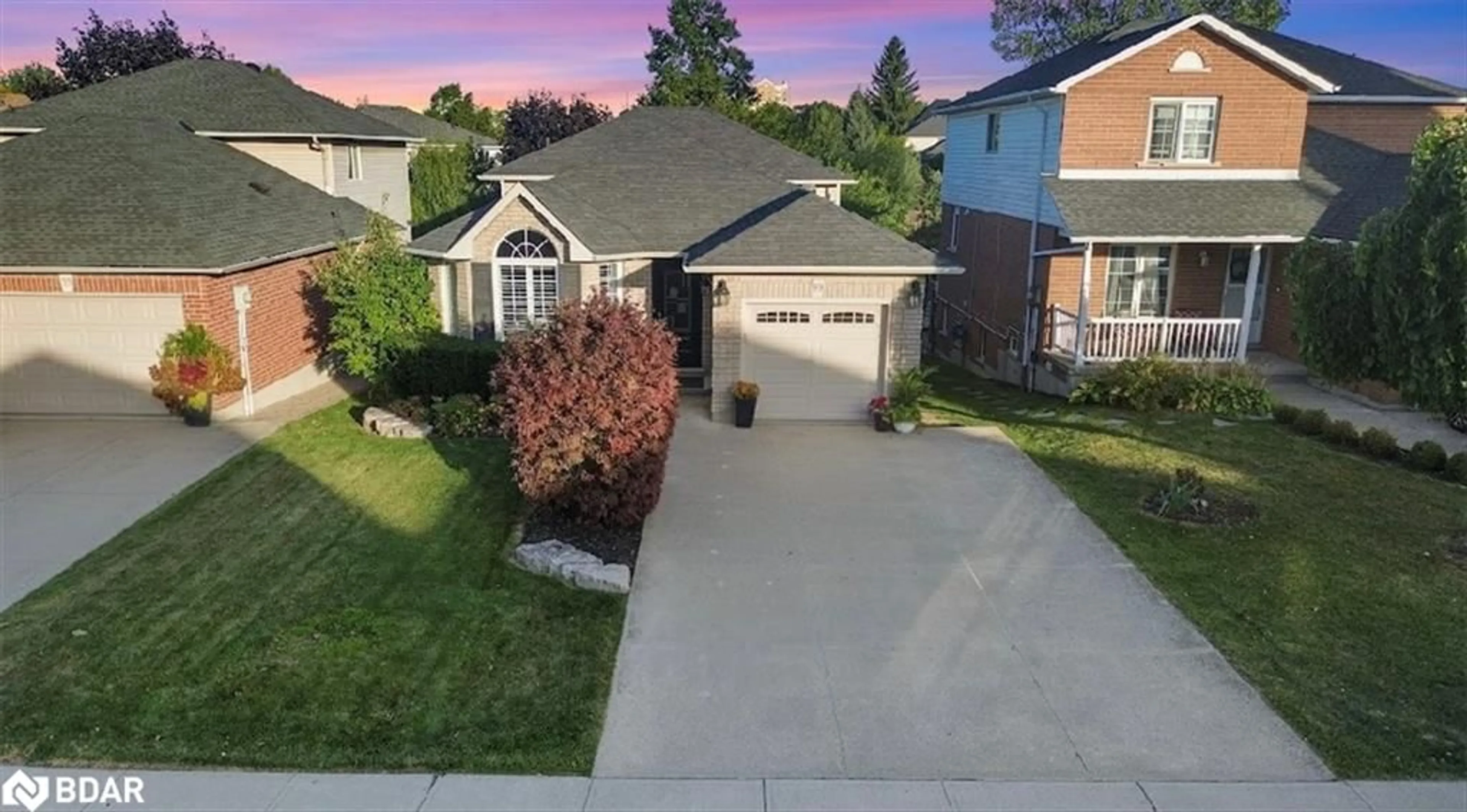 A pic from outside/outdoor area/front of a property/back of a property/a pic from drone, street for 59 Massena Dr, Hamilton Ontario L9B 2J3