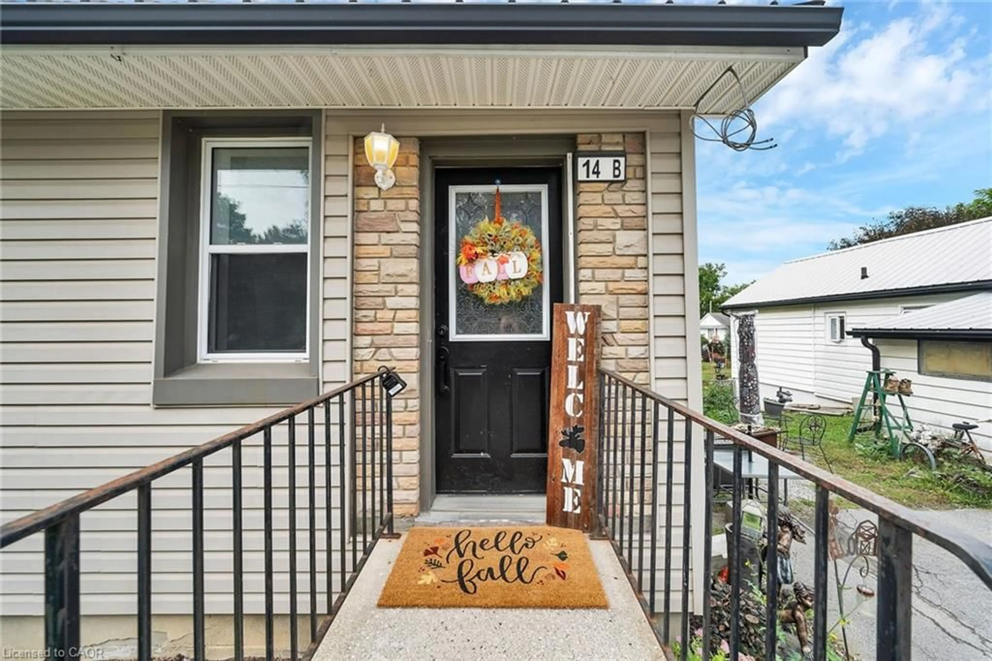 Indoor entryway for 14 Potts Rd, Simcoe Ontario N3Y 2S6