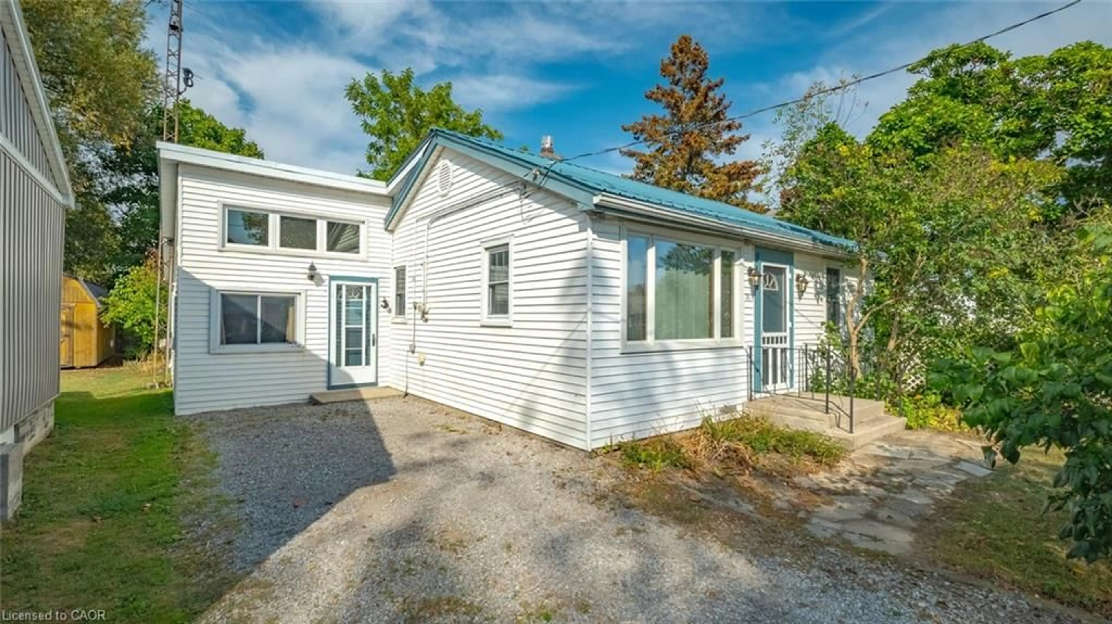 Home with vinyl exterior material, building for 21 Pansy Ave, Port Dover Ontario N0A 1N7