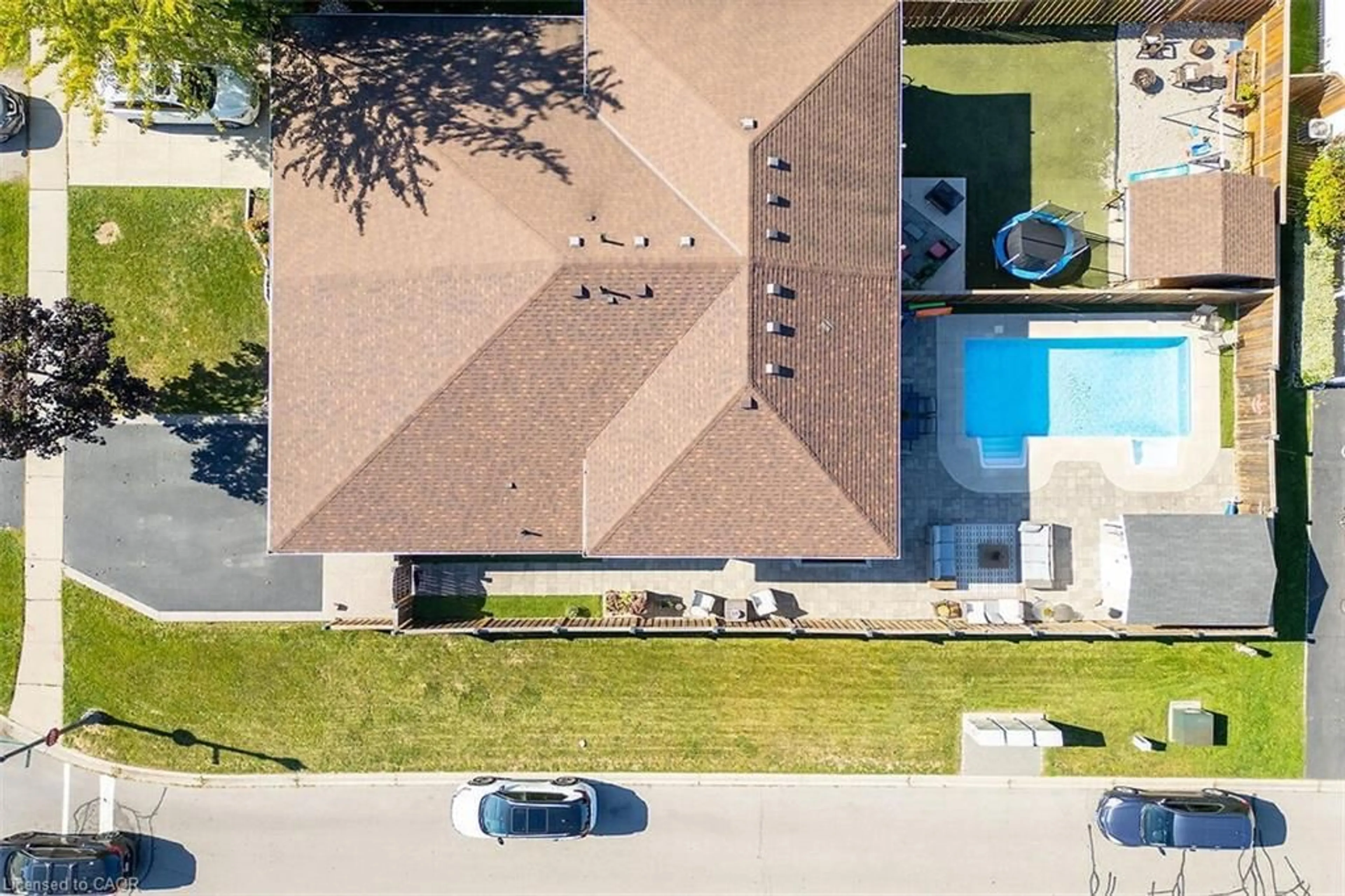 A pic from outside/outdoor area/front of a property/back of a property/a pic from drone, street for 25 Celtic Dr, Caledonia Ontario N3W 2K3