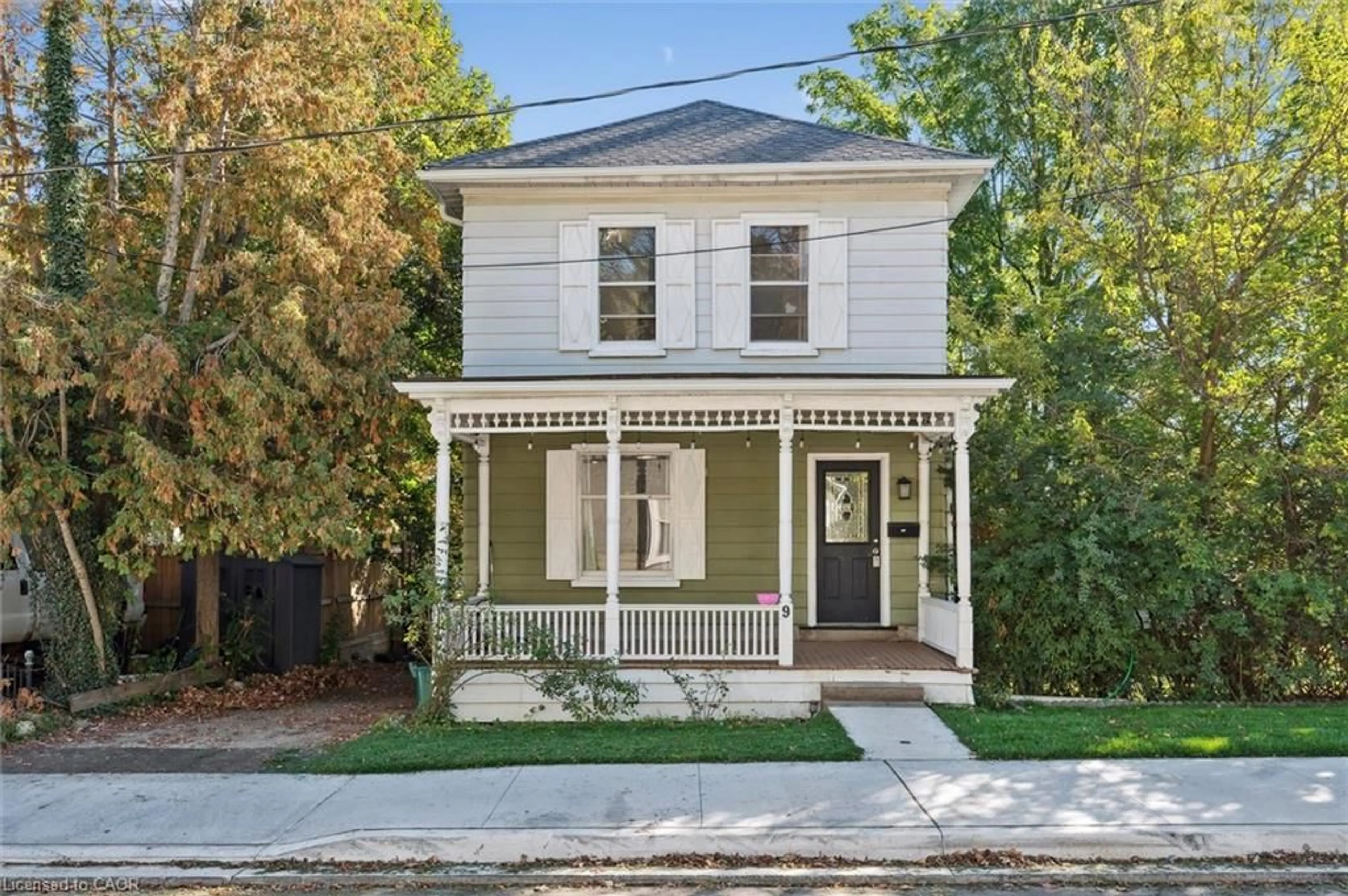 Home with vinyl exterior material, street for 9 Metcalfe St, Cambridge Ontario N1S 2N7