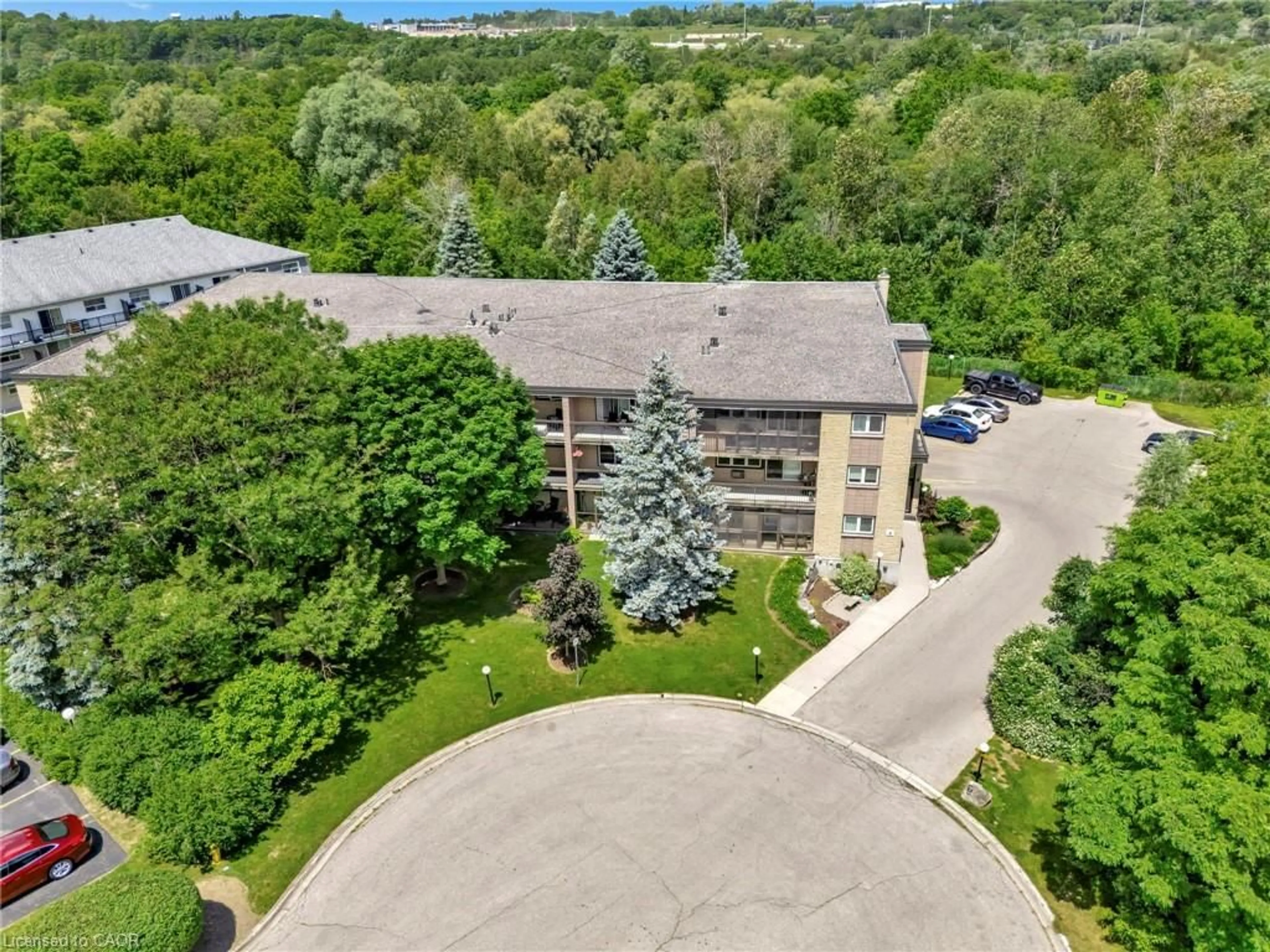 A pic from outside/outdoor area/front of a property/back of a property/a pic from drone, unknown for 6 Shettleston St #306, Cambridge Ontario N3H 5E7