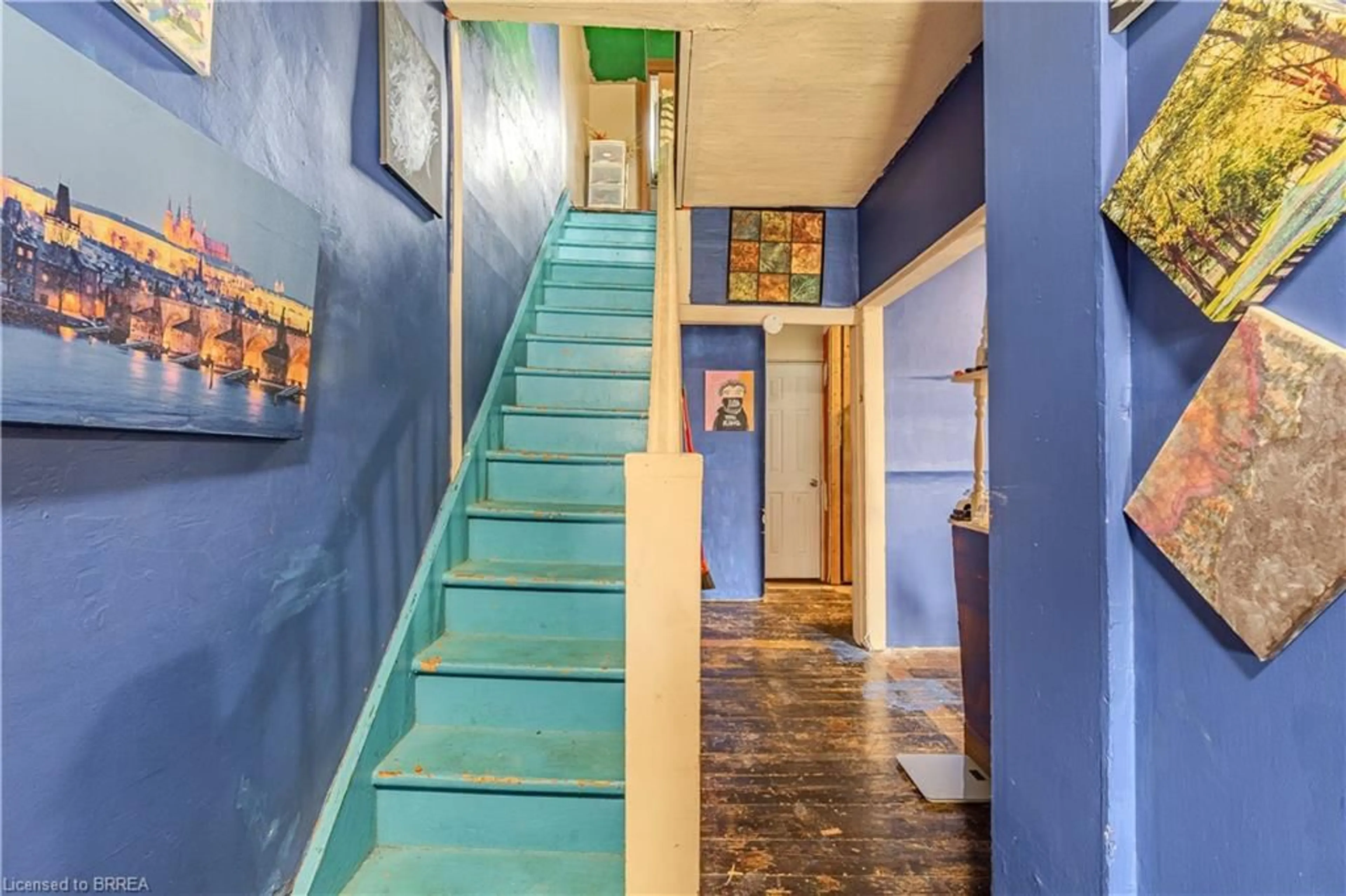 Indoor foyer for 75 Willow St, Paris Ontario N3L 2K8