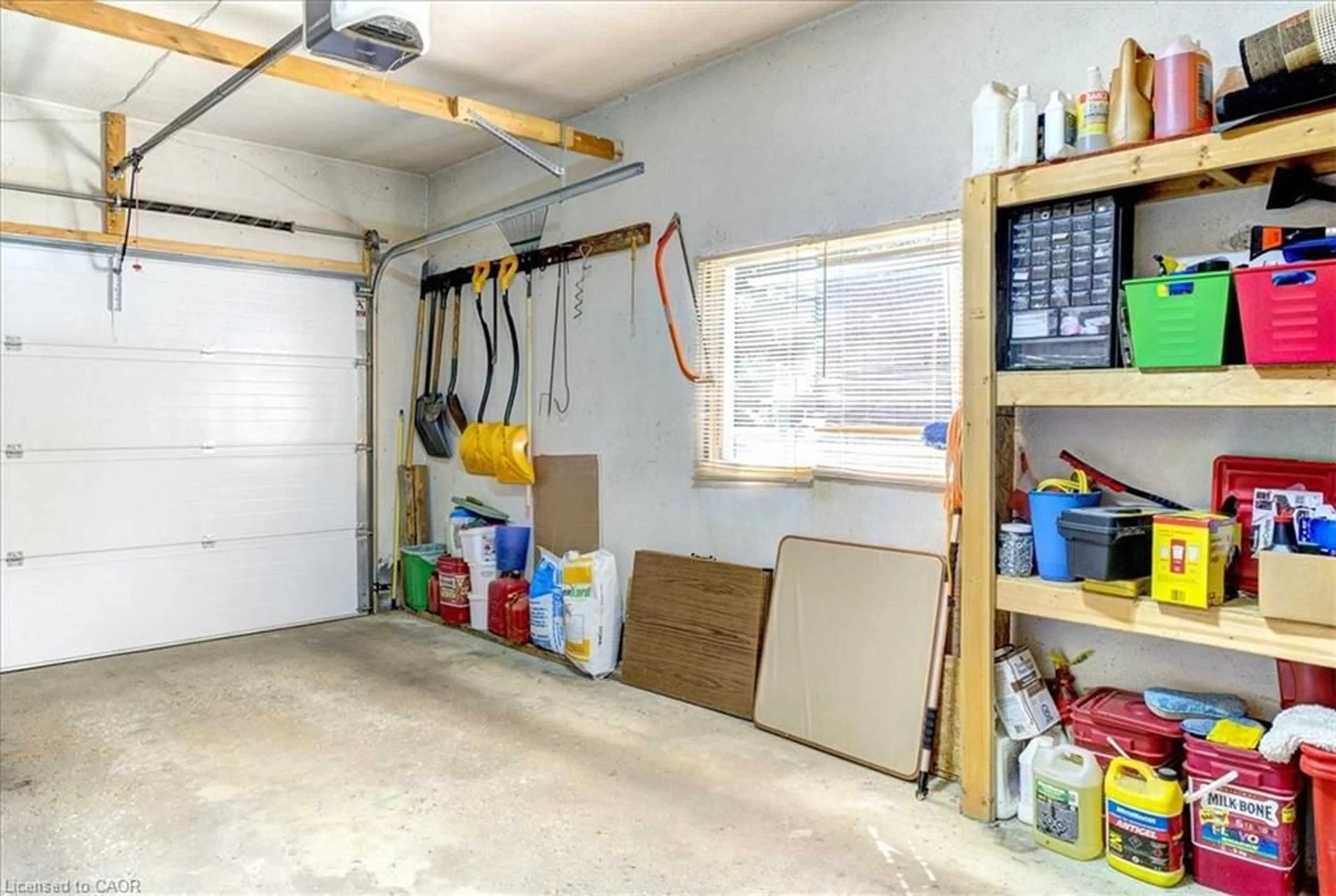 Indoor garage for 12 Miller Cres, Simcoe Ontario N3Y 4R1