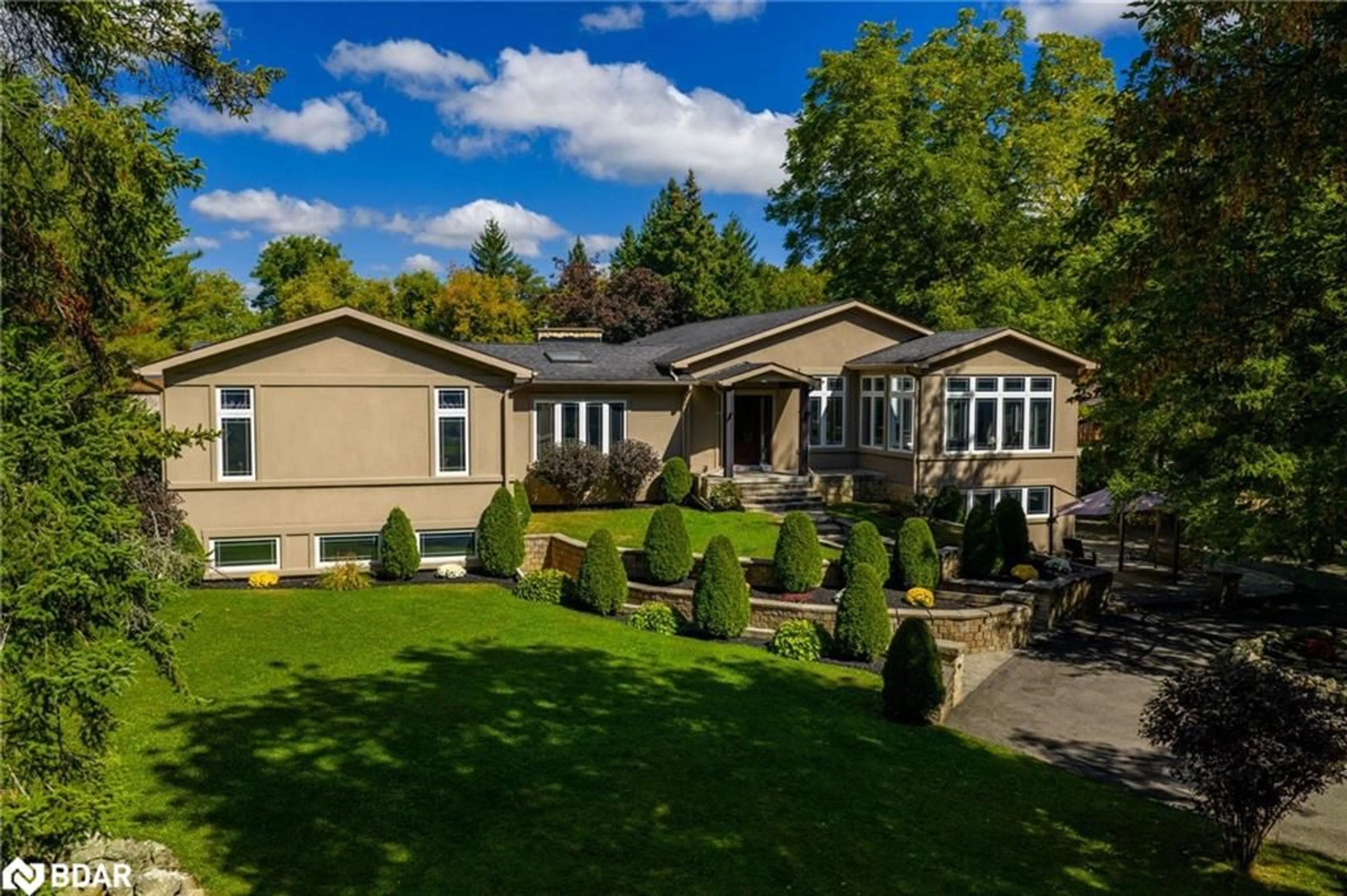 Home with vinyl exterior material, unknown for 13219 Fourth Line, Acton Ontario L7J 2M1