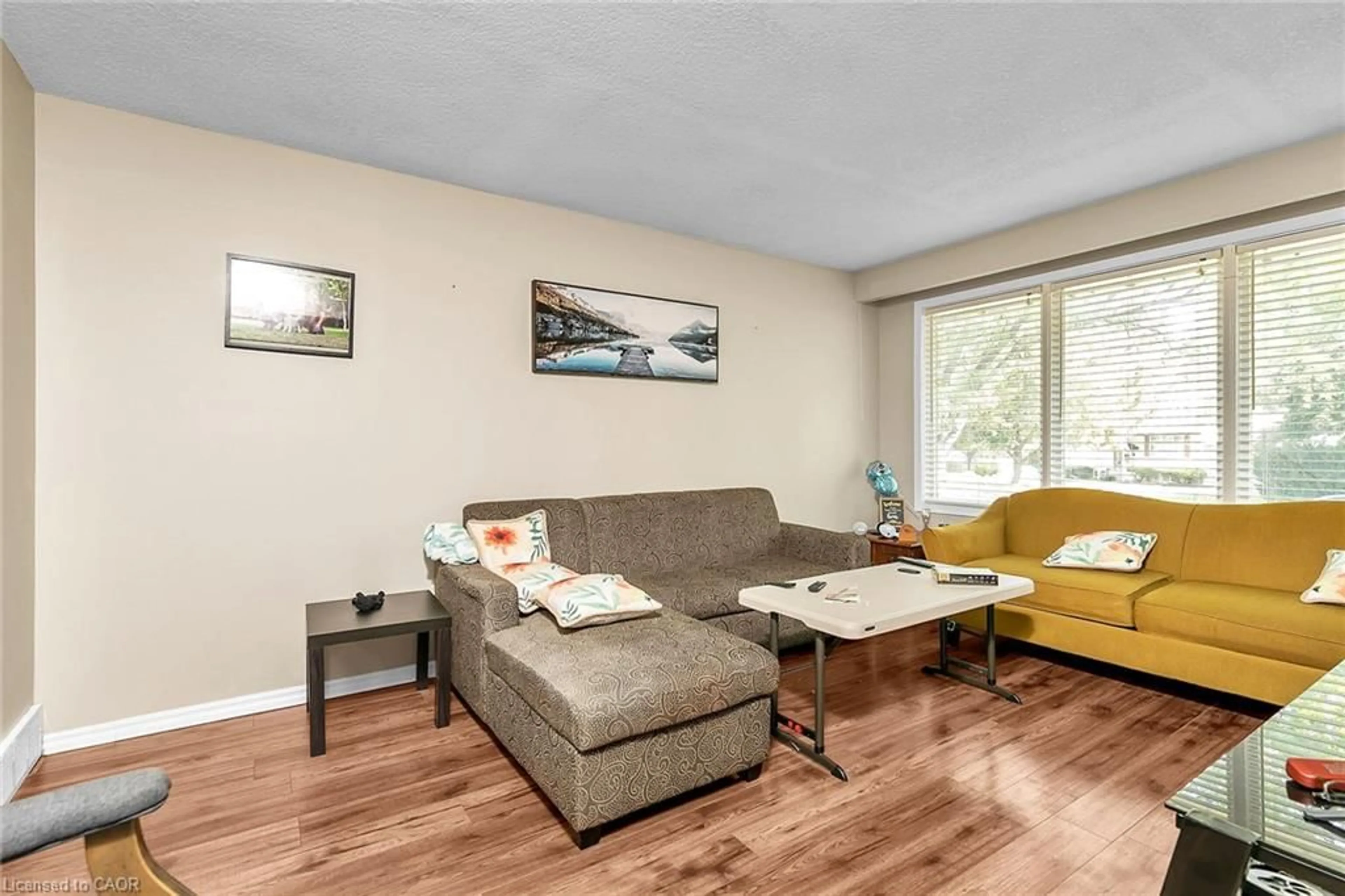 Living room with furniture, wood/laminate floor for 22 Thistle Rd, Guelph Ontario N1H 6S8