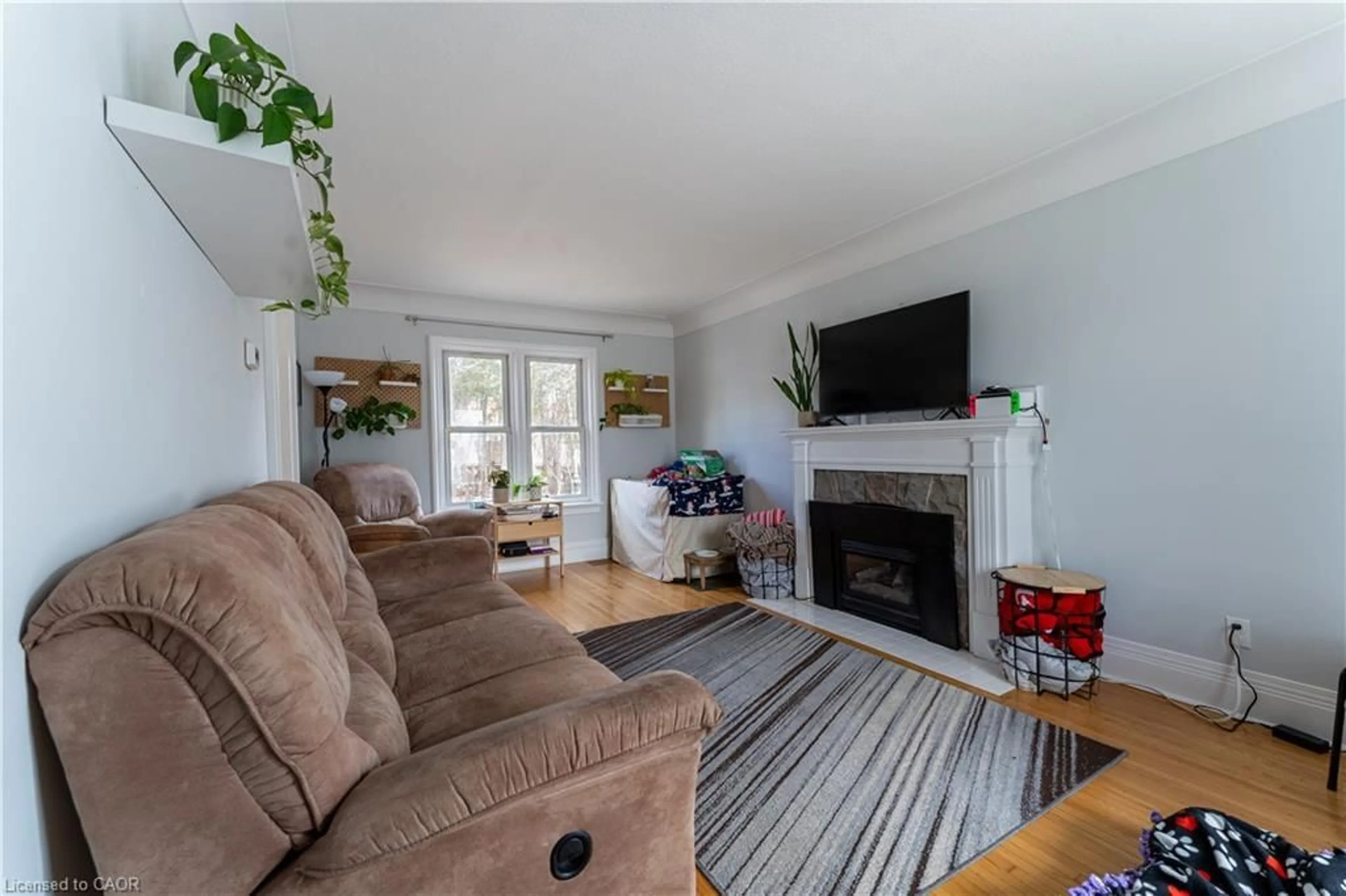 Living room with furniture, unknown for 374 Weber St, Kitchener Ontario N2H 1G5