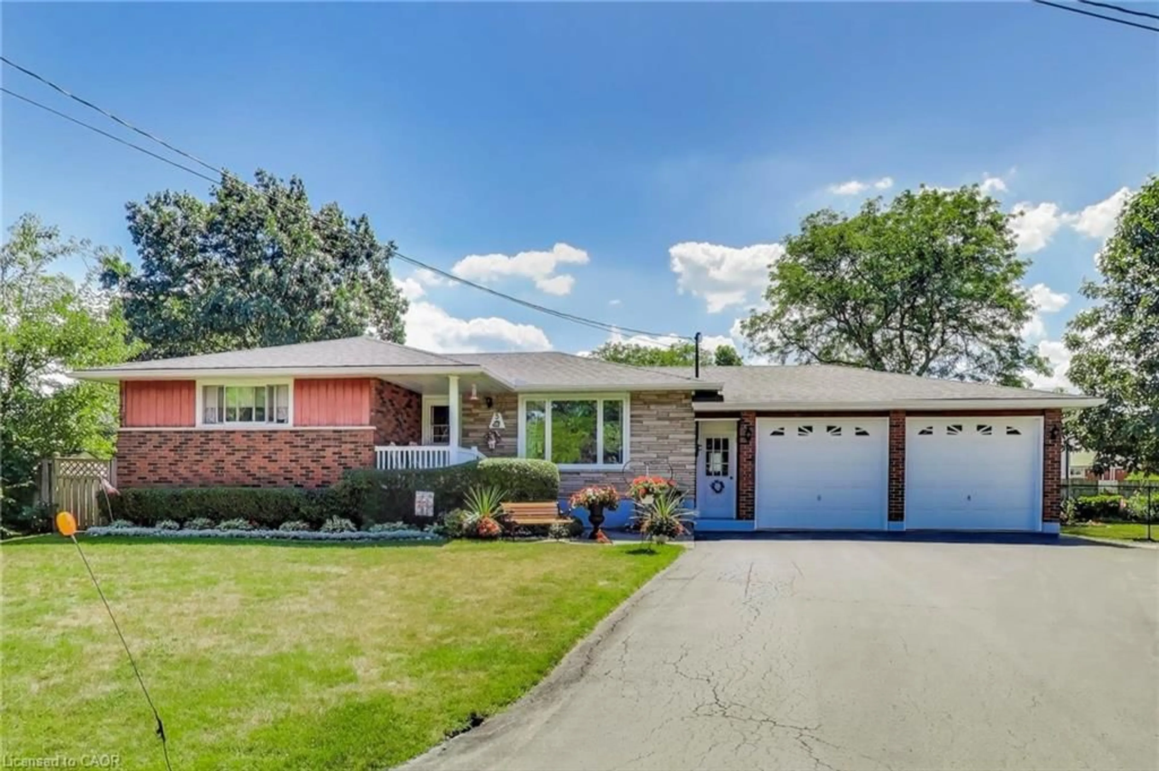 Home with brick exterior material, street for 5 Woodsview Pl, Grimsby Ontario L3M 2H1