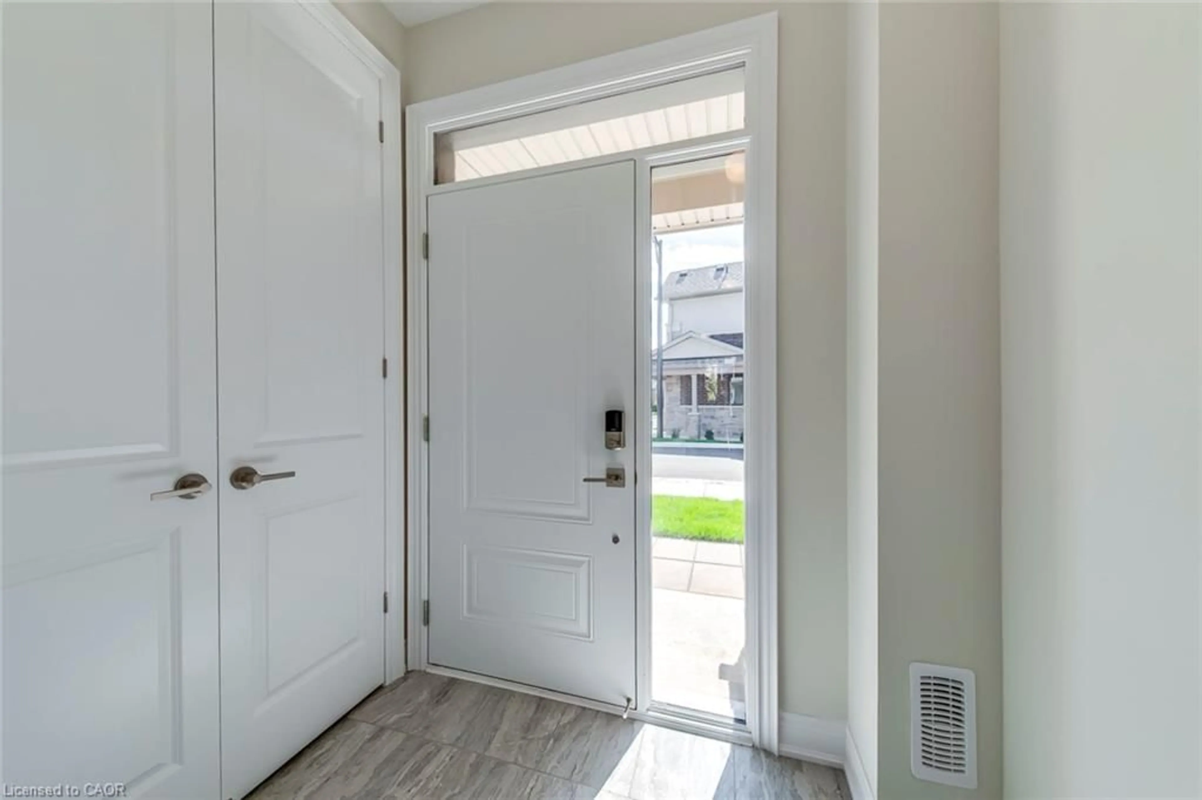 Indoor entryway for 2184 Postmaster Dr #19, Oakville Ontario L6M 4E6