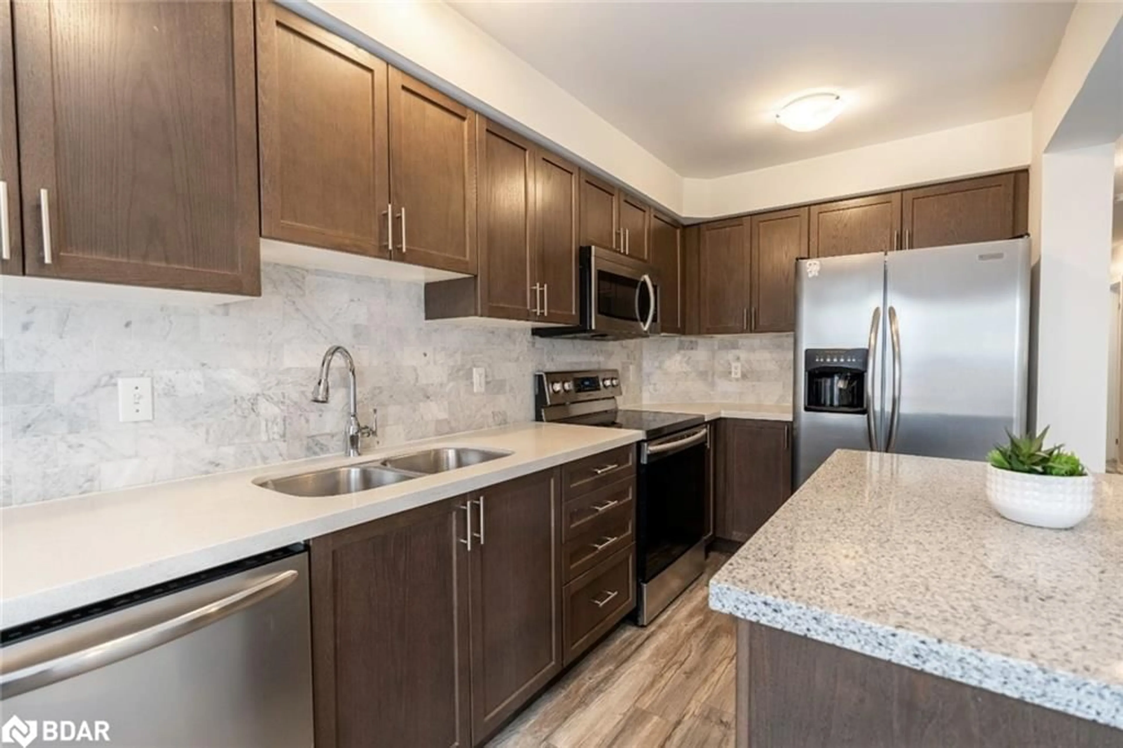 Standard kitchen, ceramic/tile floor for 141 Holgate St, Barrie Ontario L4N 3J1