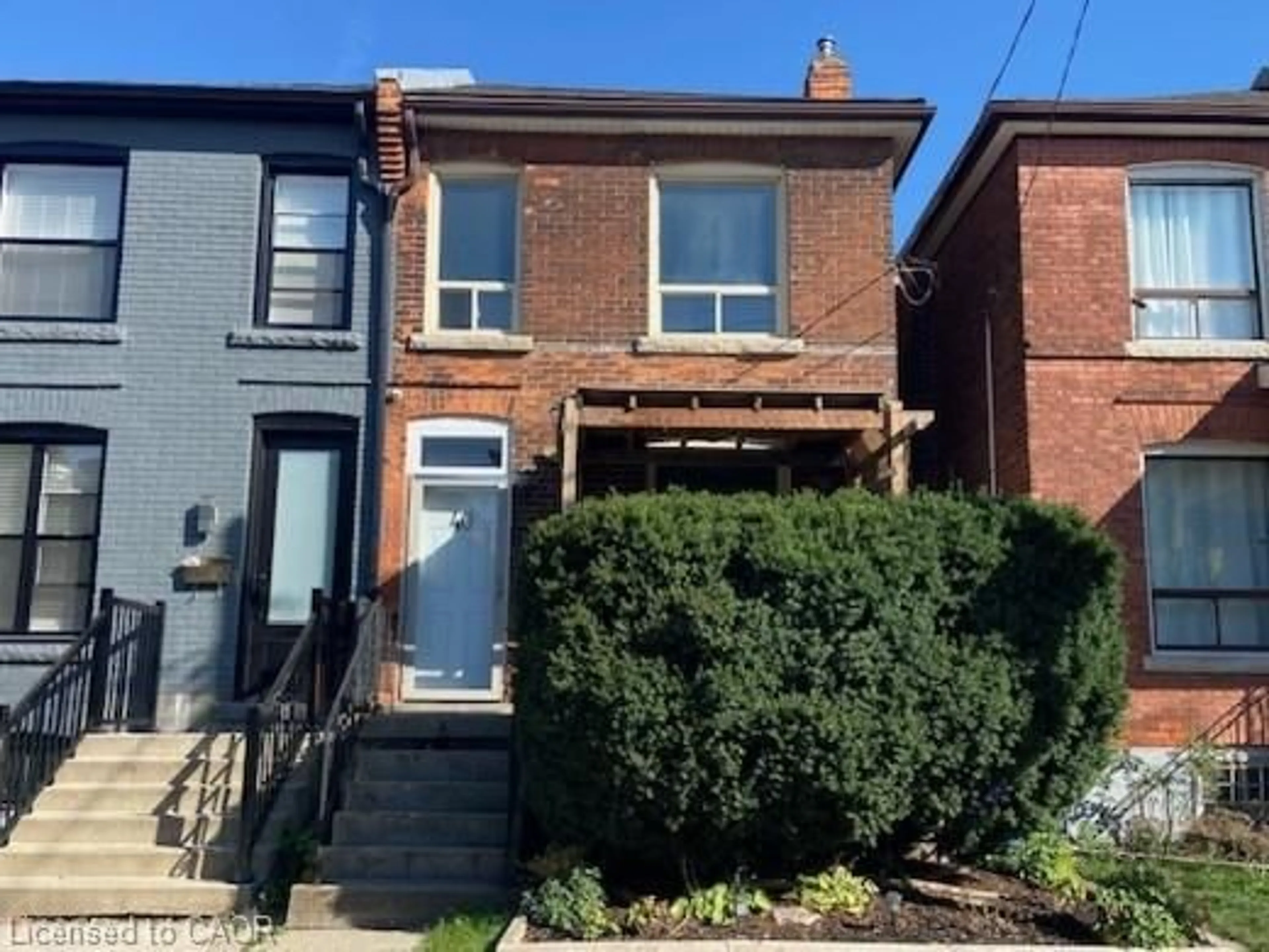 Home with brick exterior material, street for 40 Madison Ave, Hamilton Ontario L8L 5Y4
