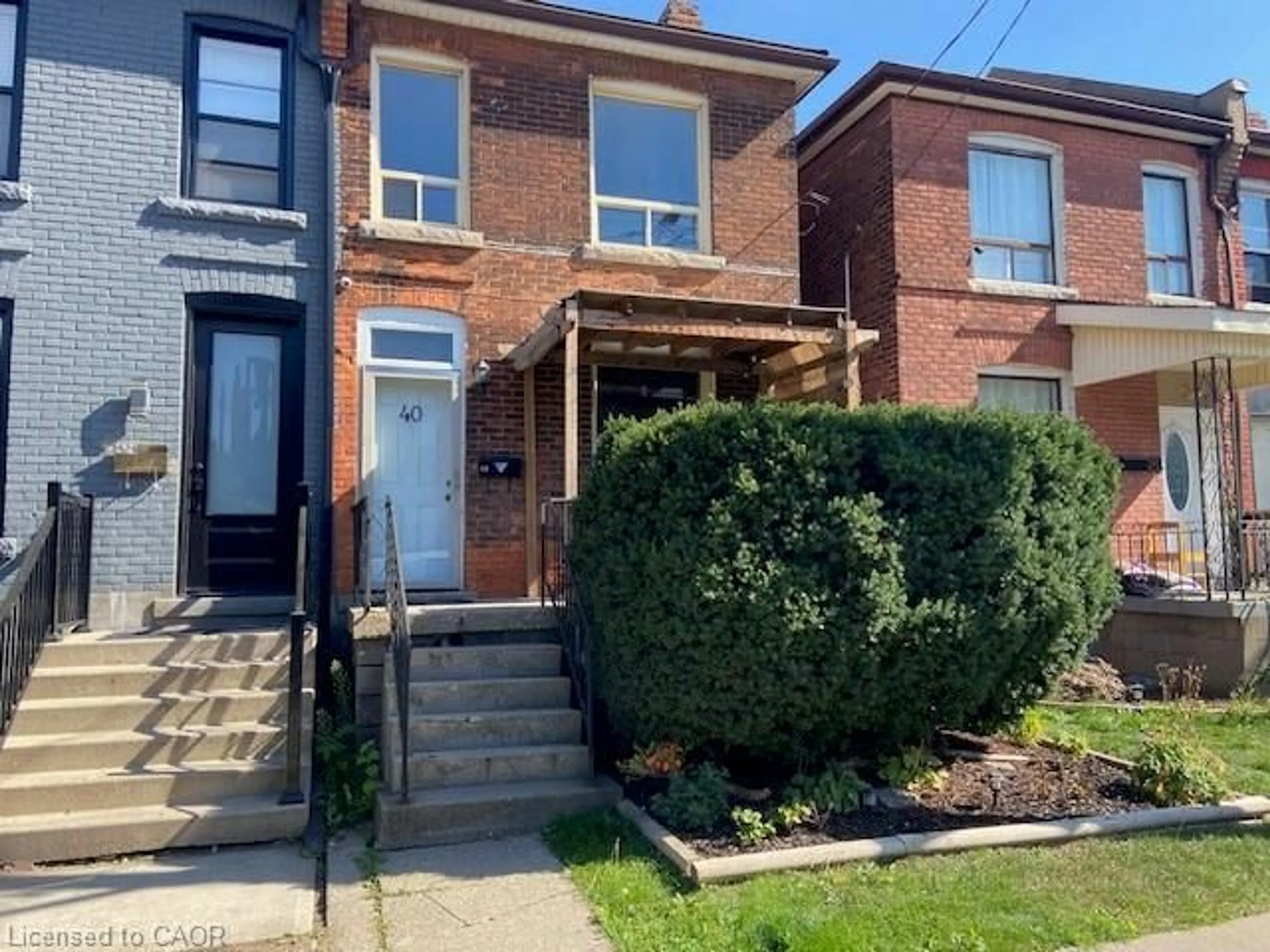 Home with brick exterior material, street for 40 Madison Ave, Hamilton Ontario L8L 5Y4