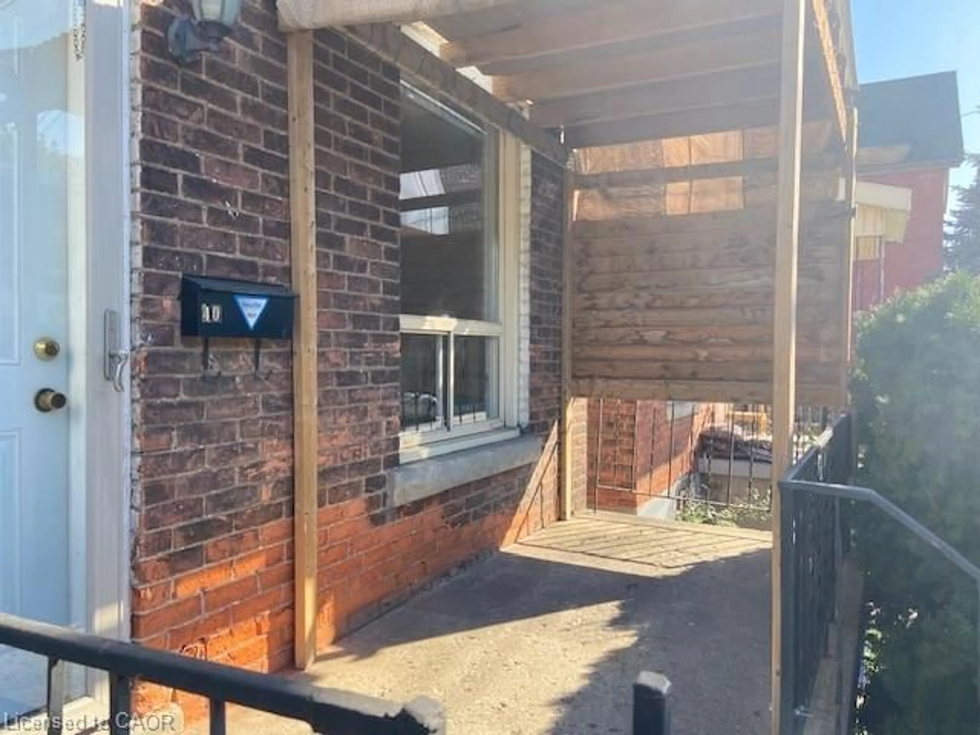 Unknown for 40 Madison Ave, Hamilton Ontario L8L 5Y4
