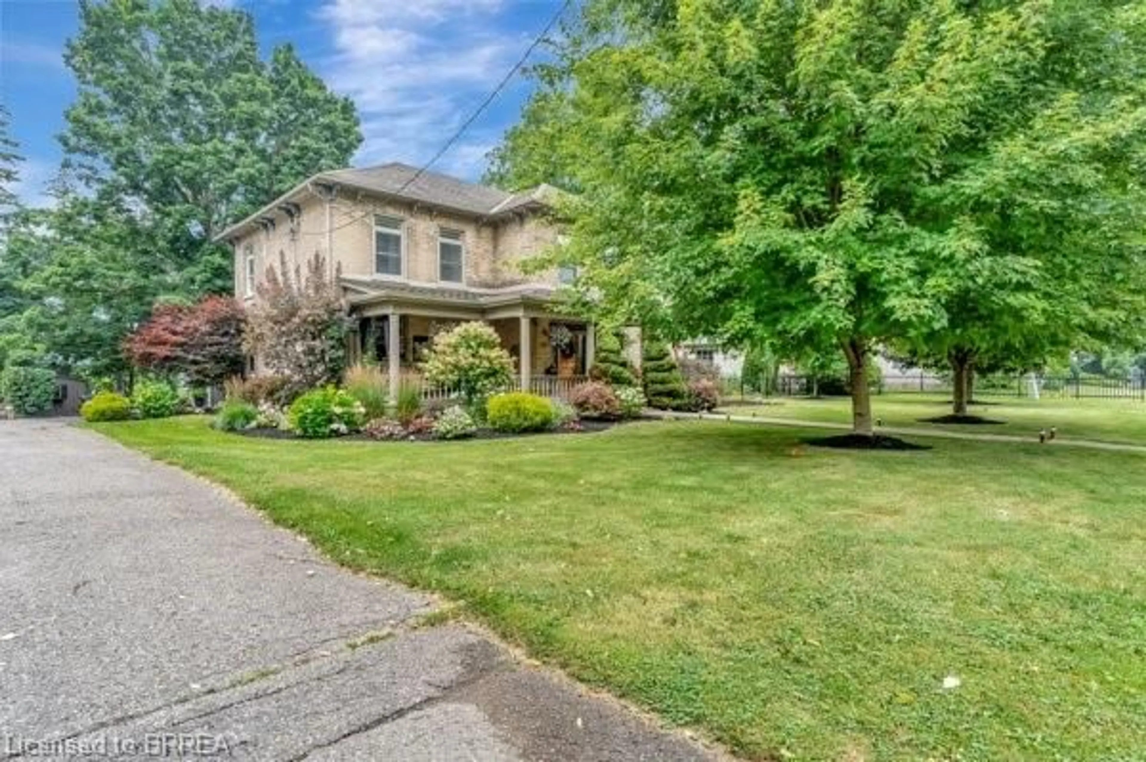 A pic from outside/outdoor area/front of a property/back of a property/a pic from drone, street for 66 Banfield St, Paris Ontario N3L 2Z1