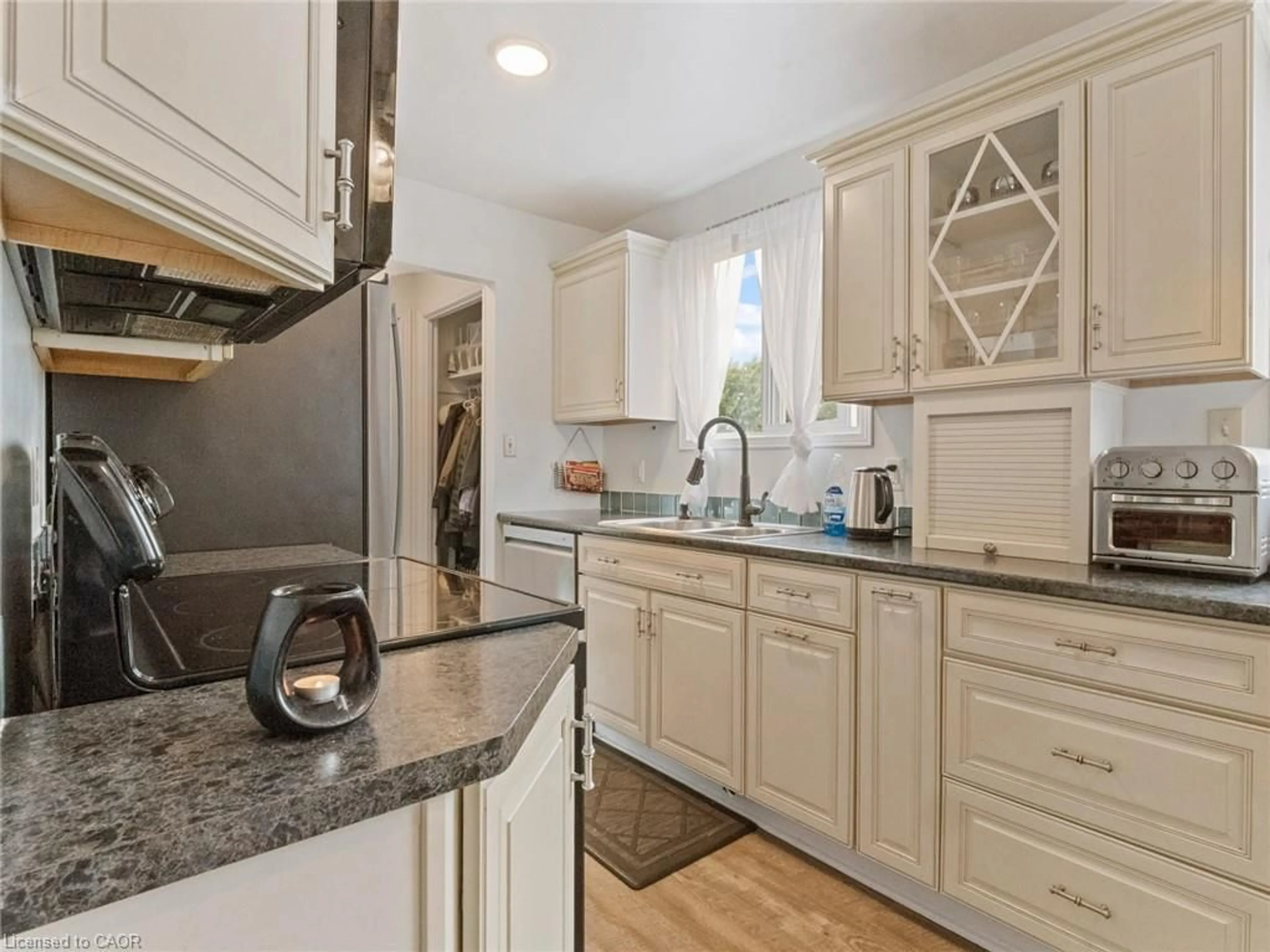 Unknown for 47 Canterbury Dr, St. Catharines Ontario L2P 3M6