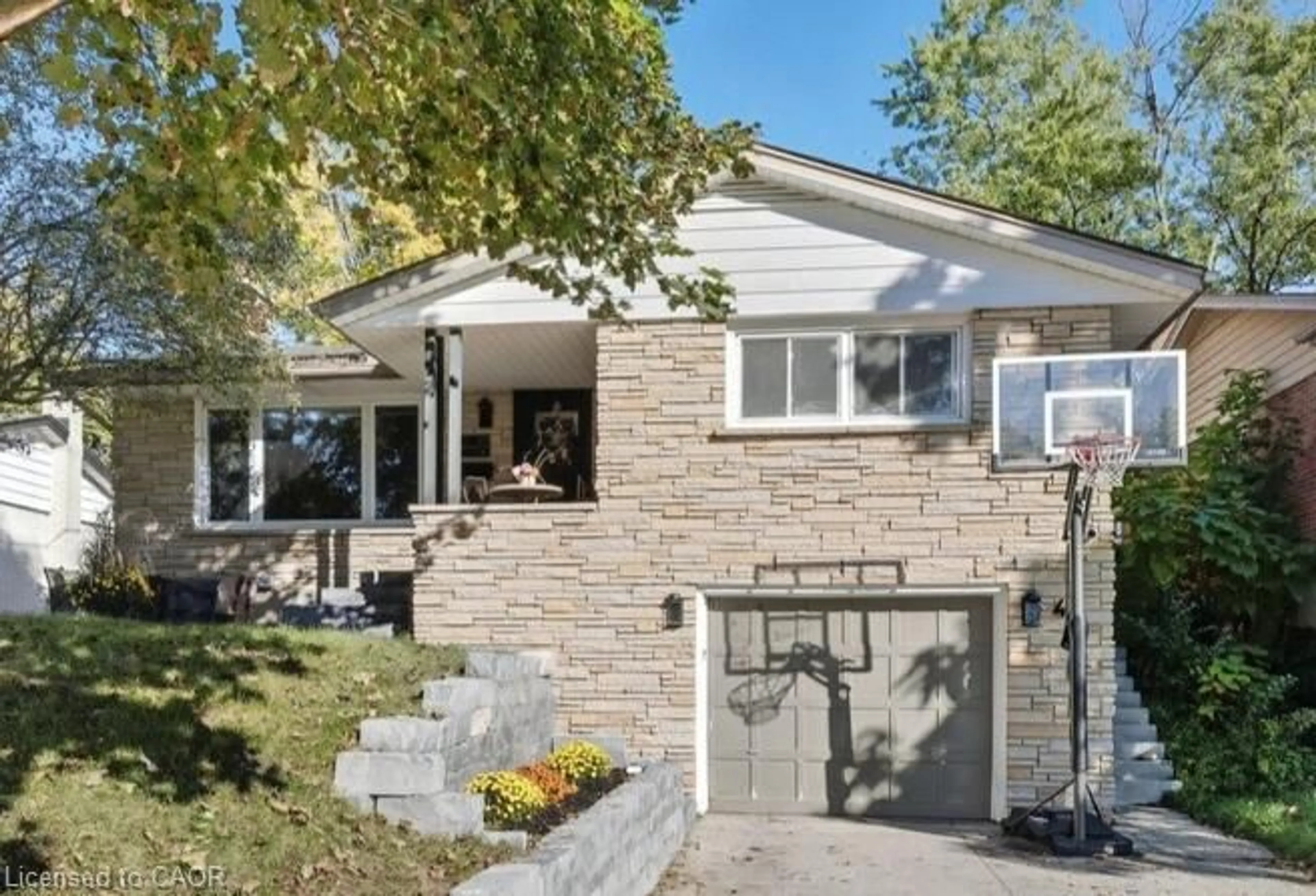 Home with brick exterior material, street for 40 Rennie Dr, Kitchener Ontario N2A 1J5