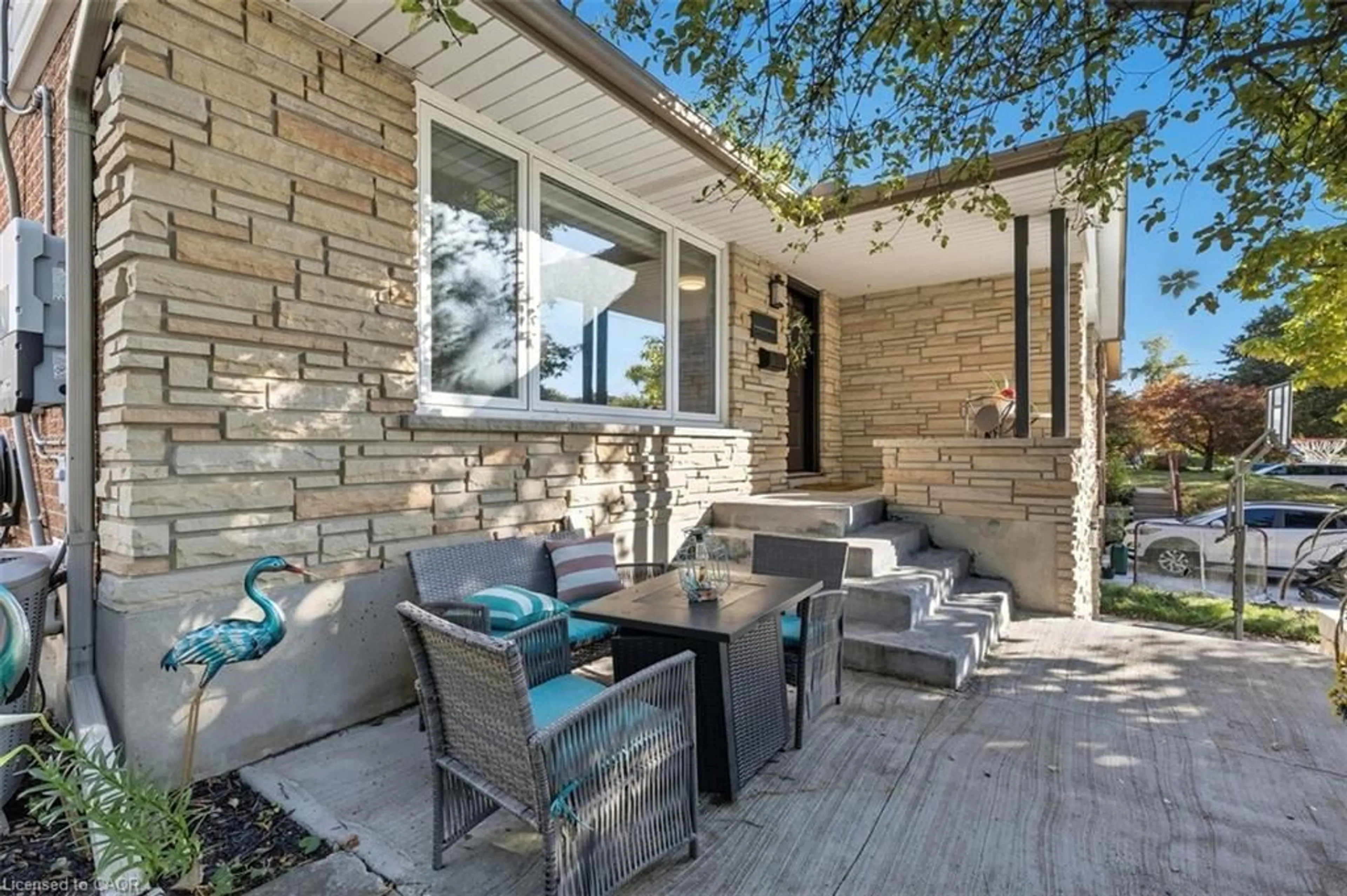 Patio, street for 40 Rennie Dr, Kitchener Ontario N2A 1J5