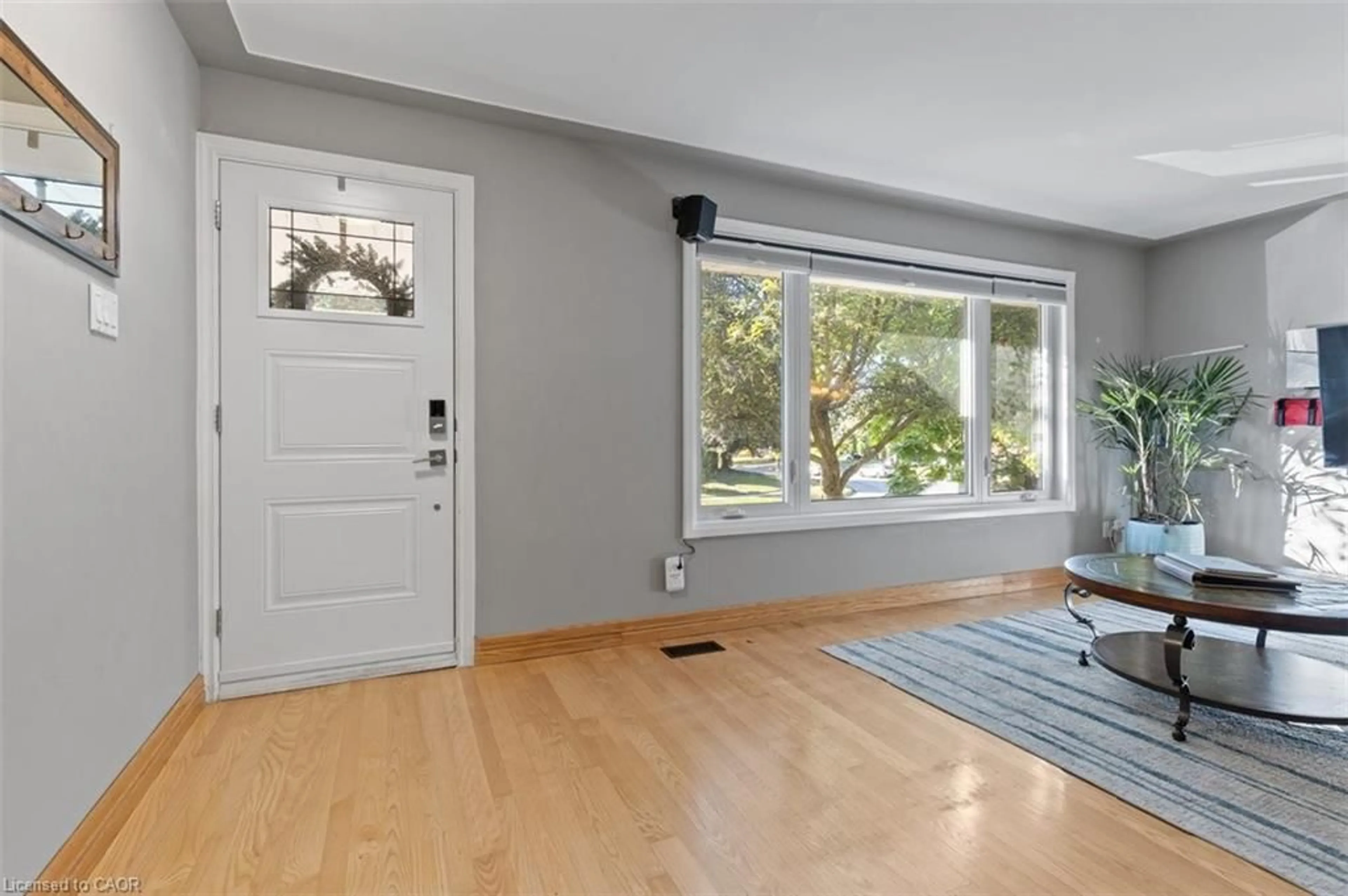 Indoor entryway for 40 Rennie Dr, Kitchener Ontario N2A 1J5
