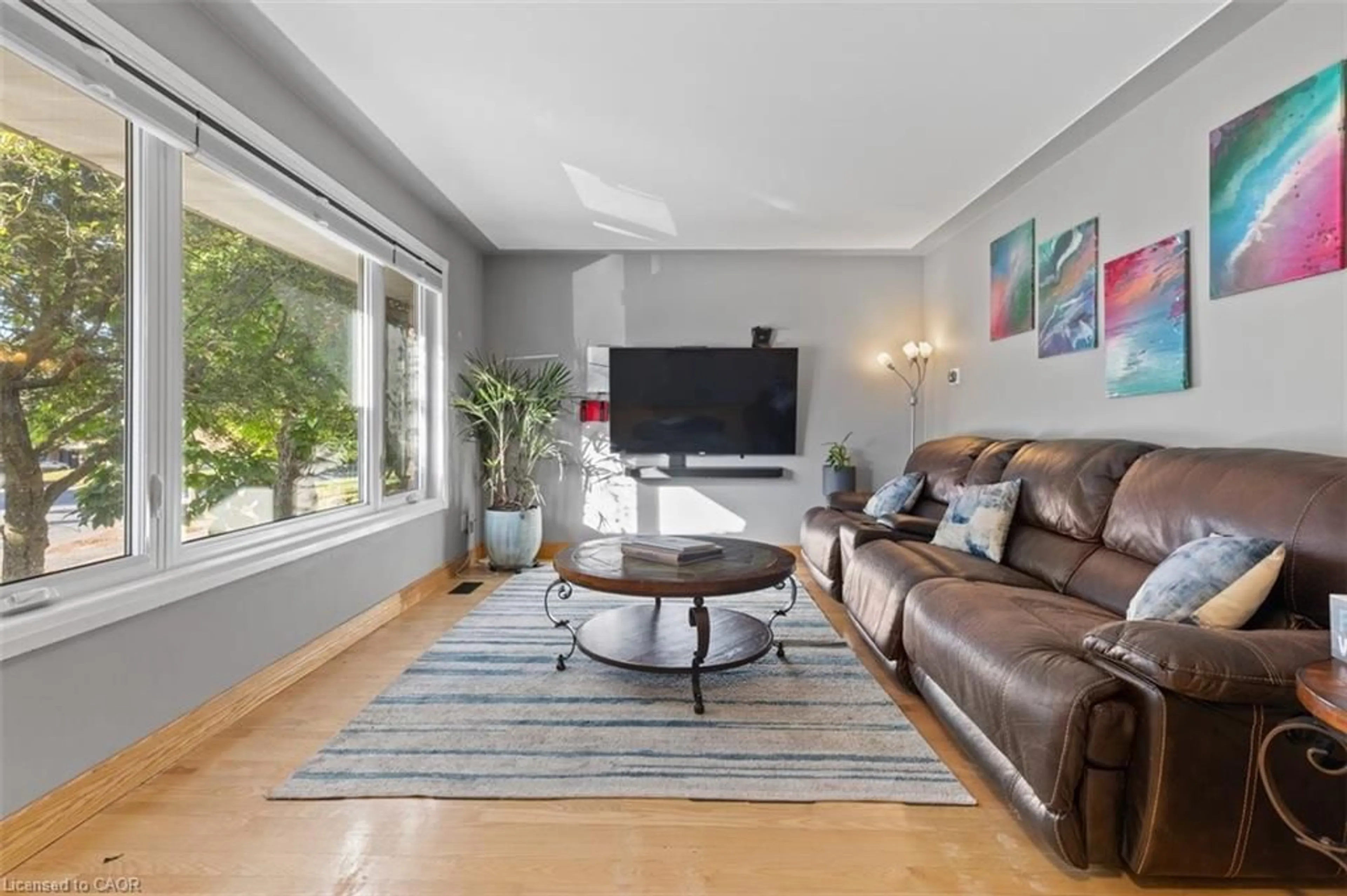 Living room with furniture, unknown for 40 Rennie Dr, Kitchener Ontario N2A 1J5