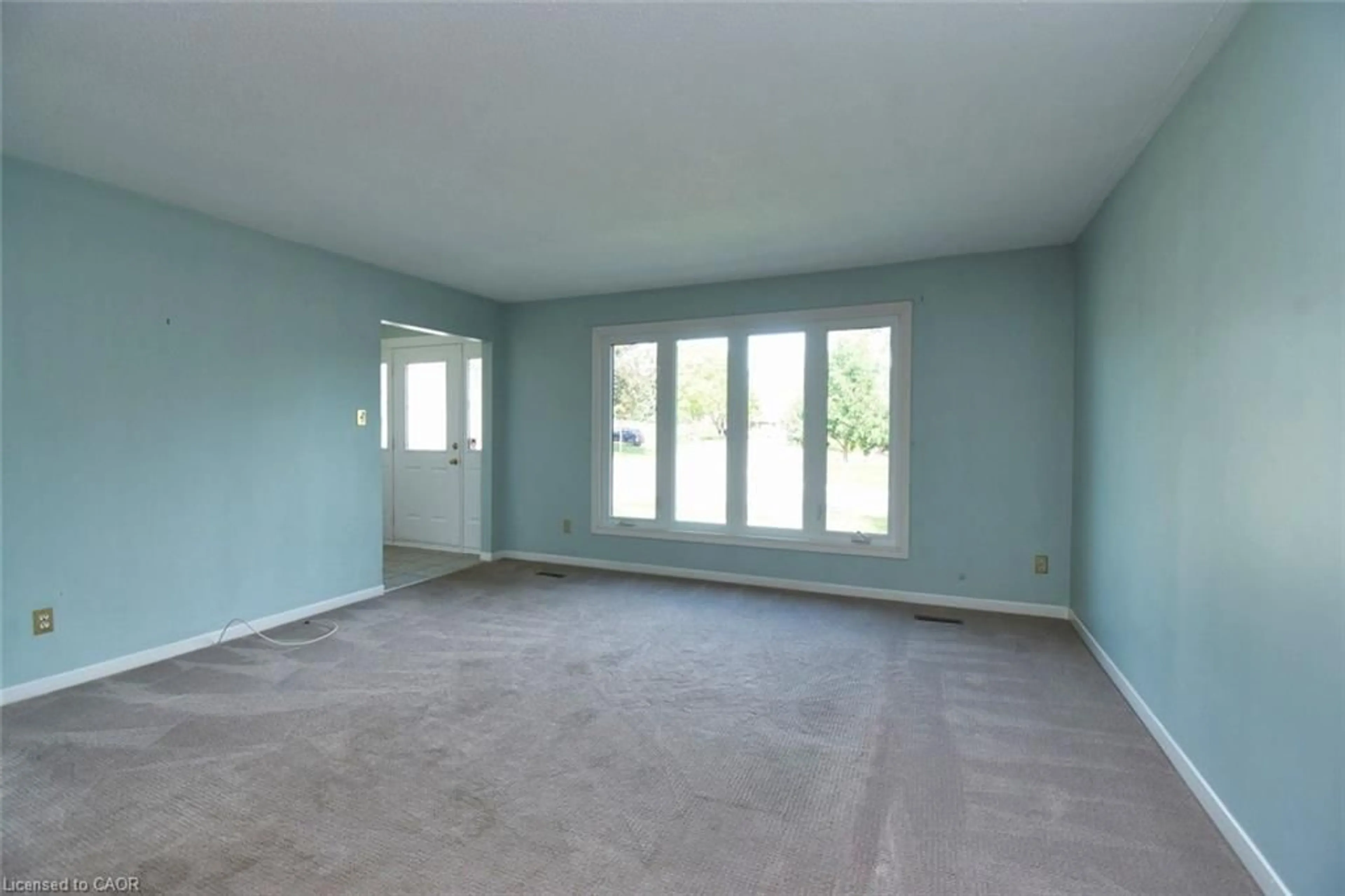 A pic of a room for 1327 Janina Blvd, Burlington Ontario L7P 1K5