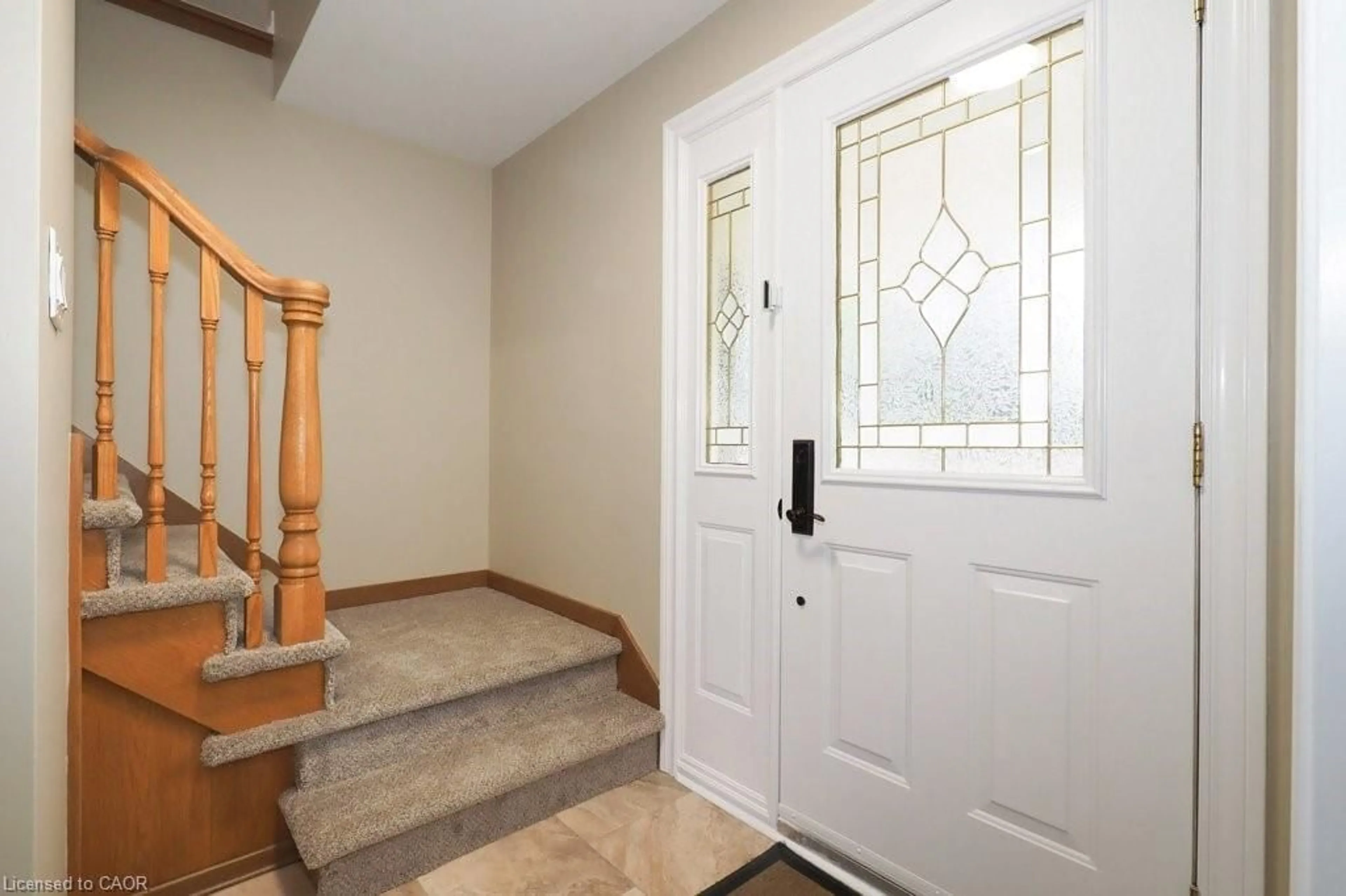 Indoor entryway for 15 Niagara Rd, Kitchener Ontario N2B 1T1