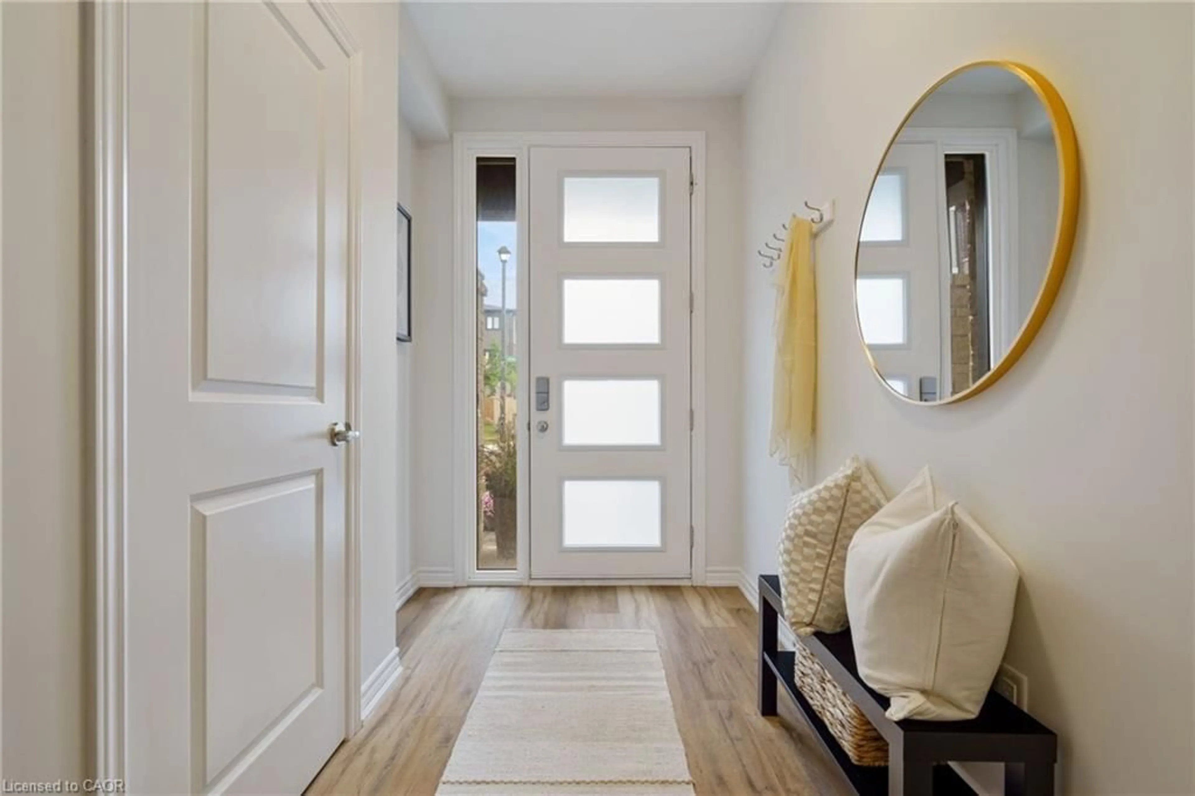 Indoor entryway for 52 Cadwell Lane, Hamilton Ontario L9C 0E8