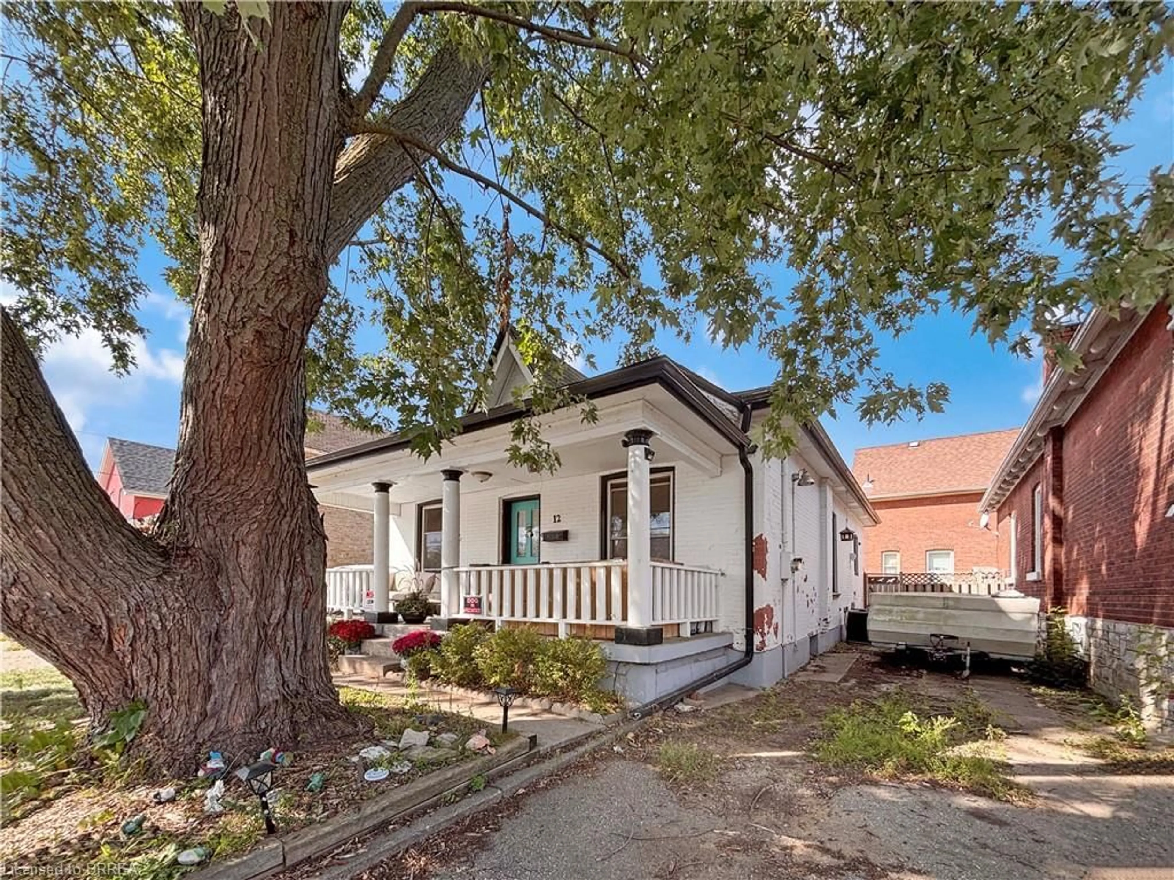 A pic from outside/outdoor area/front of a property/back of a property/a pic from drone, street for 12 Bedford St, Brantford Ontario N3T 3Z9