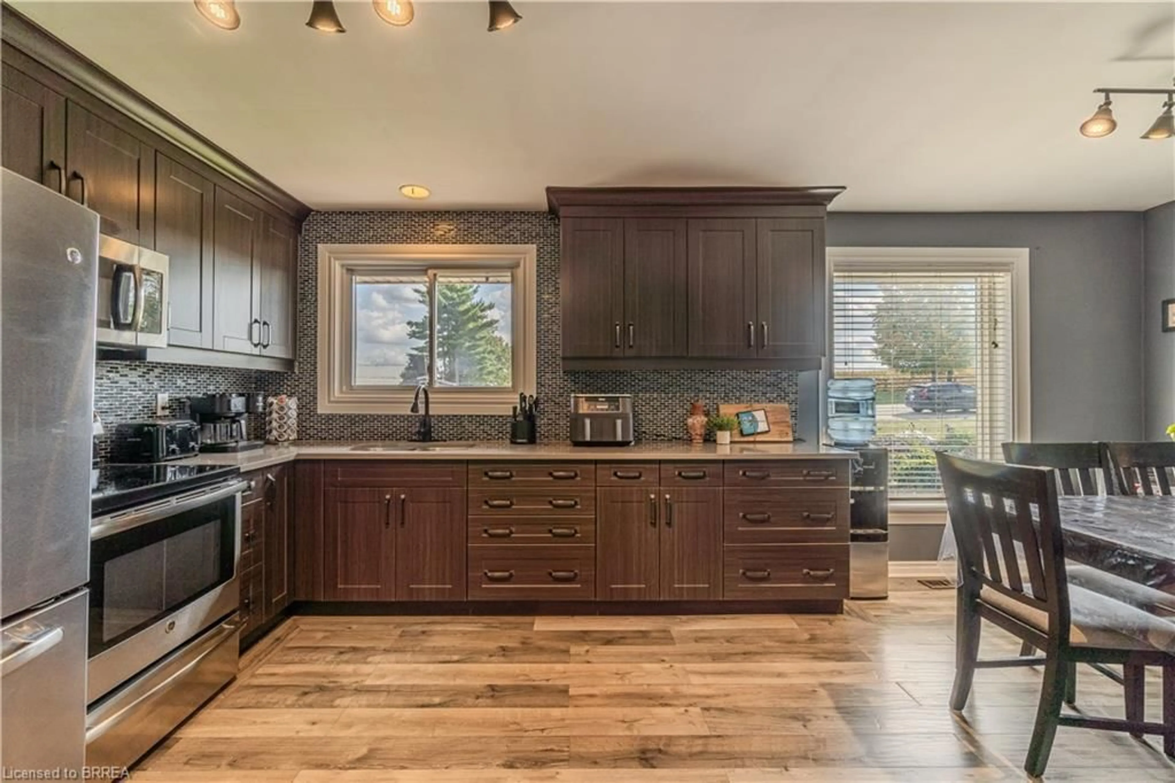 Open concept kitchen, unknown for 591 Governors Rd, Paris Ontario N3L 3E1