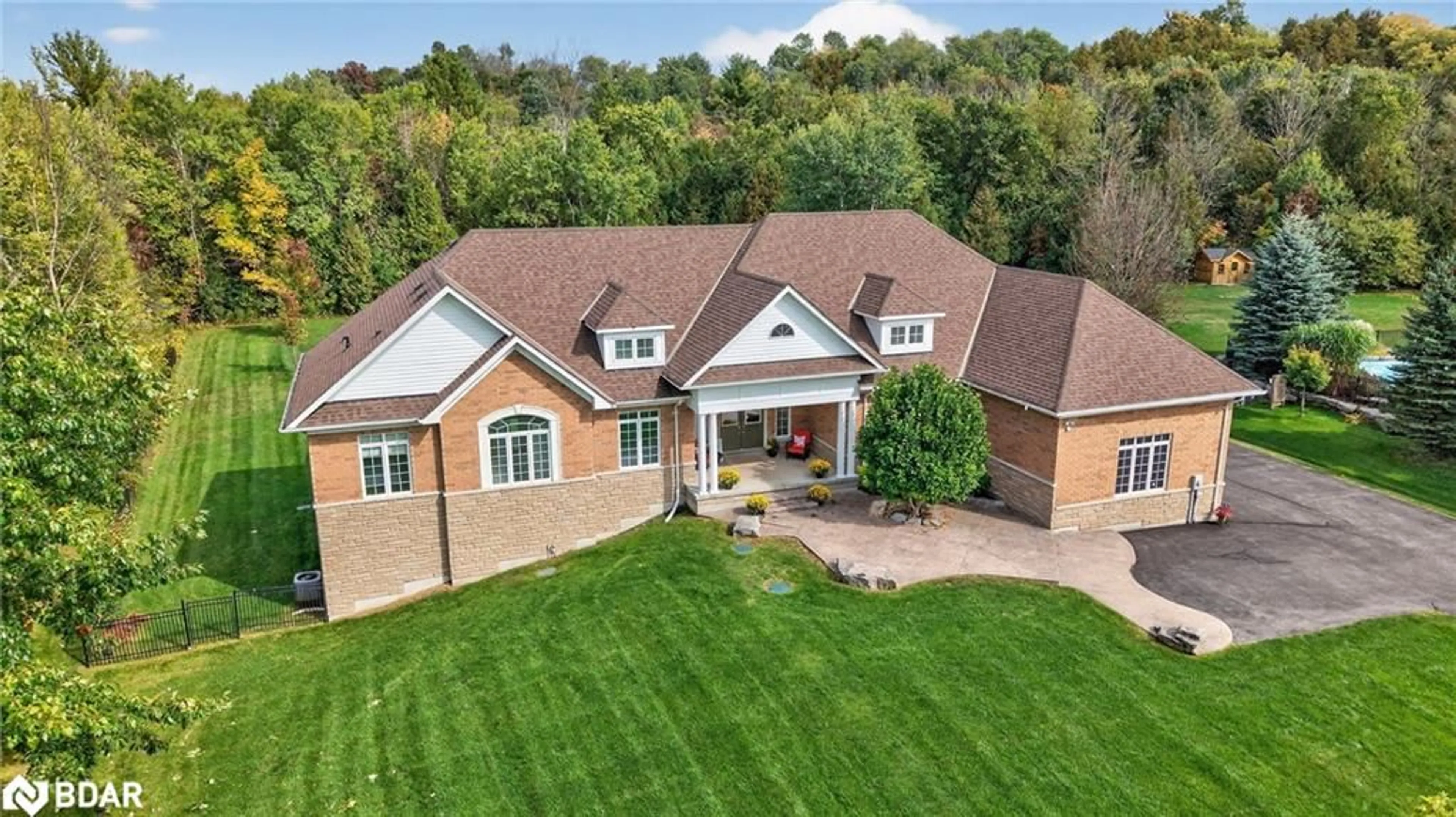 A pic from outside/outdoor area/front of a property/back of a property/a pic from drone, unknown for 60 Underhill Court Crt, Alliston Ontario L9R 1V2