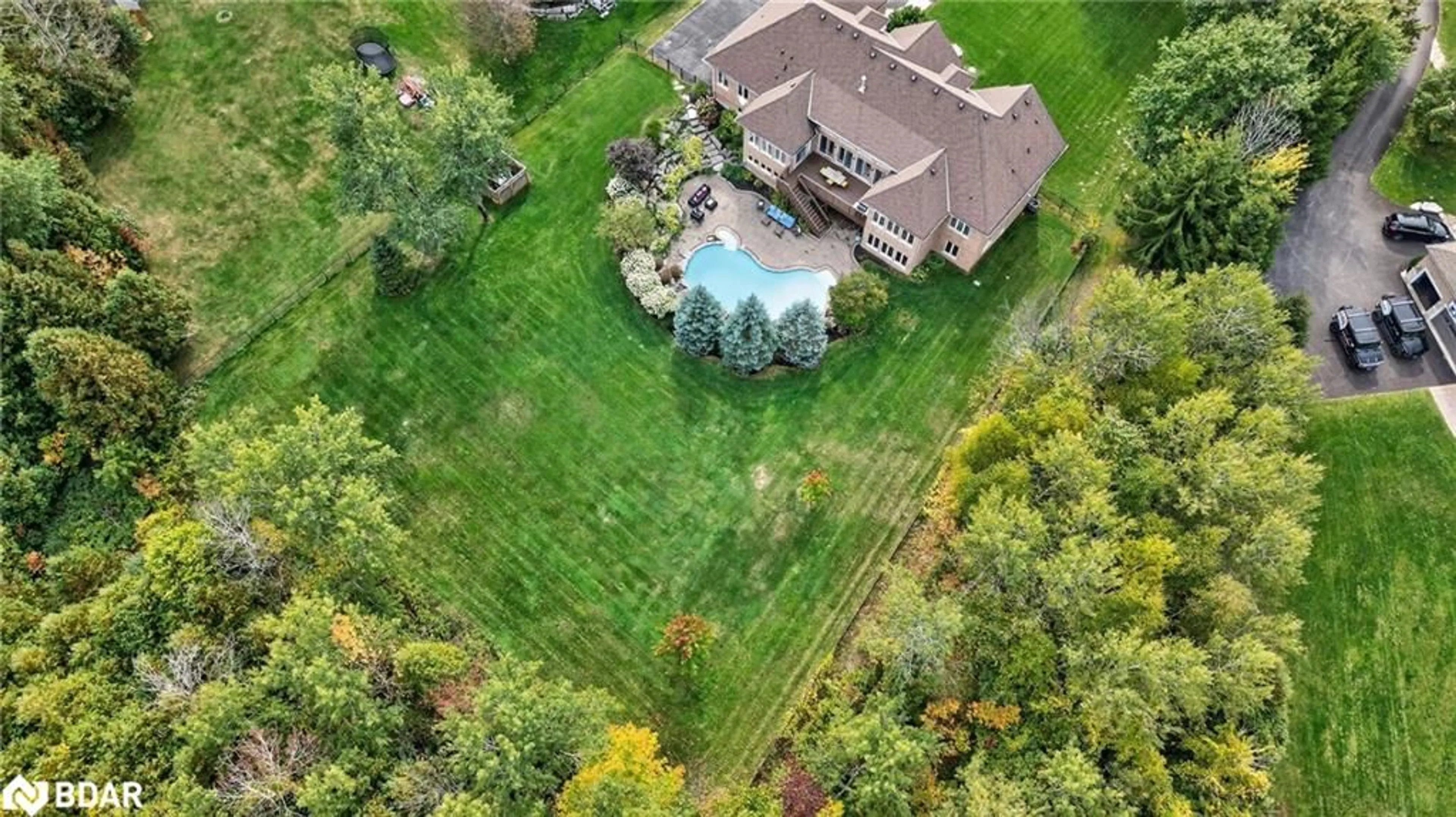 A pic from outside/outdoor area/front of a property/back of a property/a pic from drone, unknown for 60 Underhill Court Crt, Alliston Ontario L9R 1V2