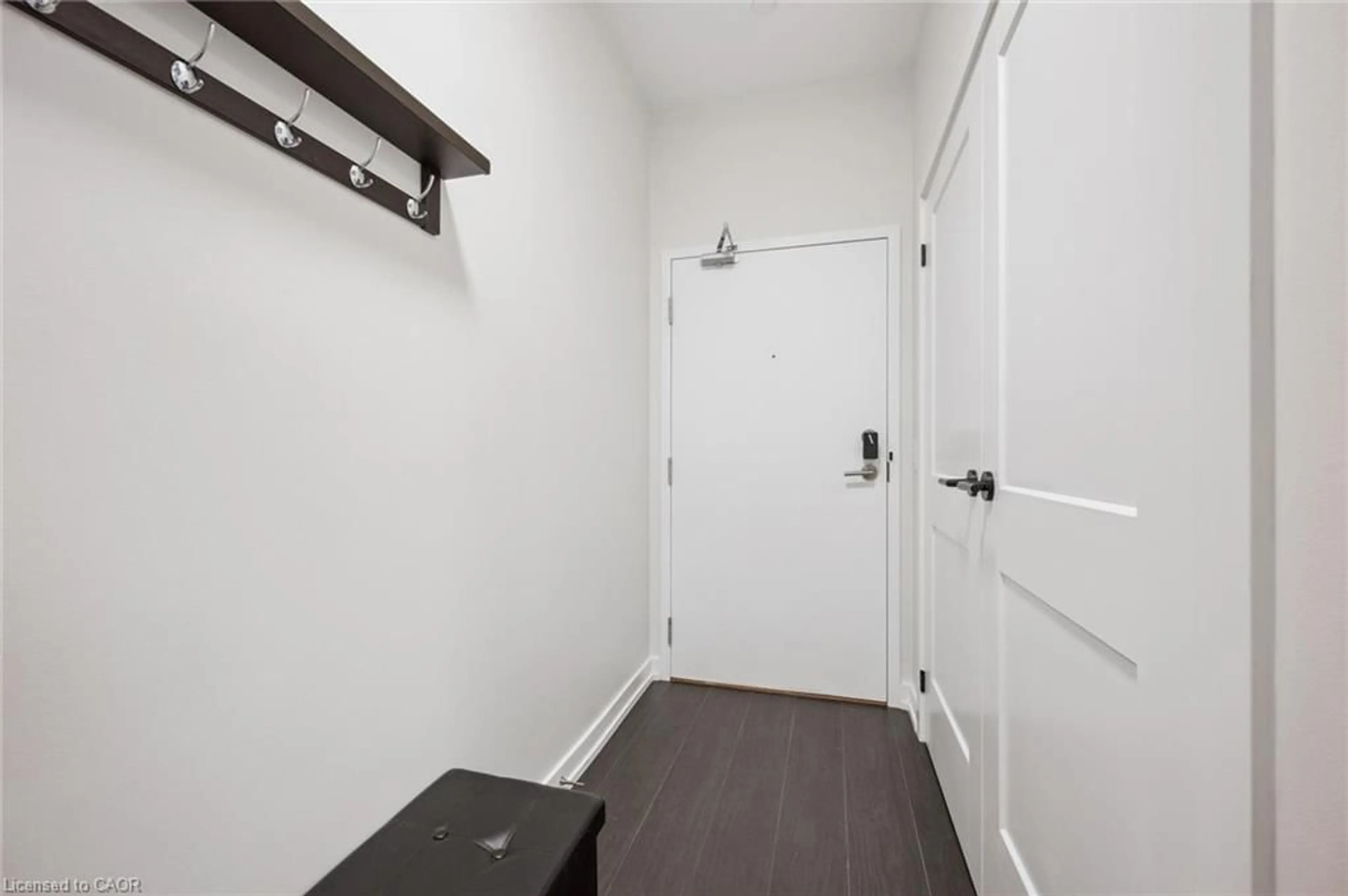 Indoor entryway for 251 Northfield Dr #319, Waterloo Ontario N2K 0G9