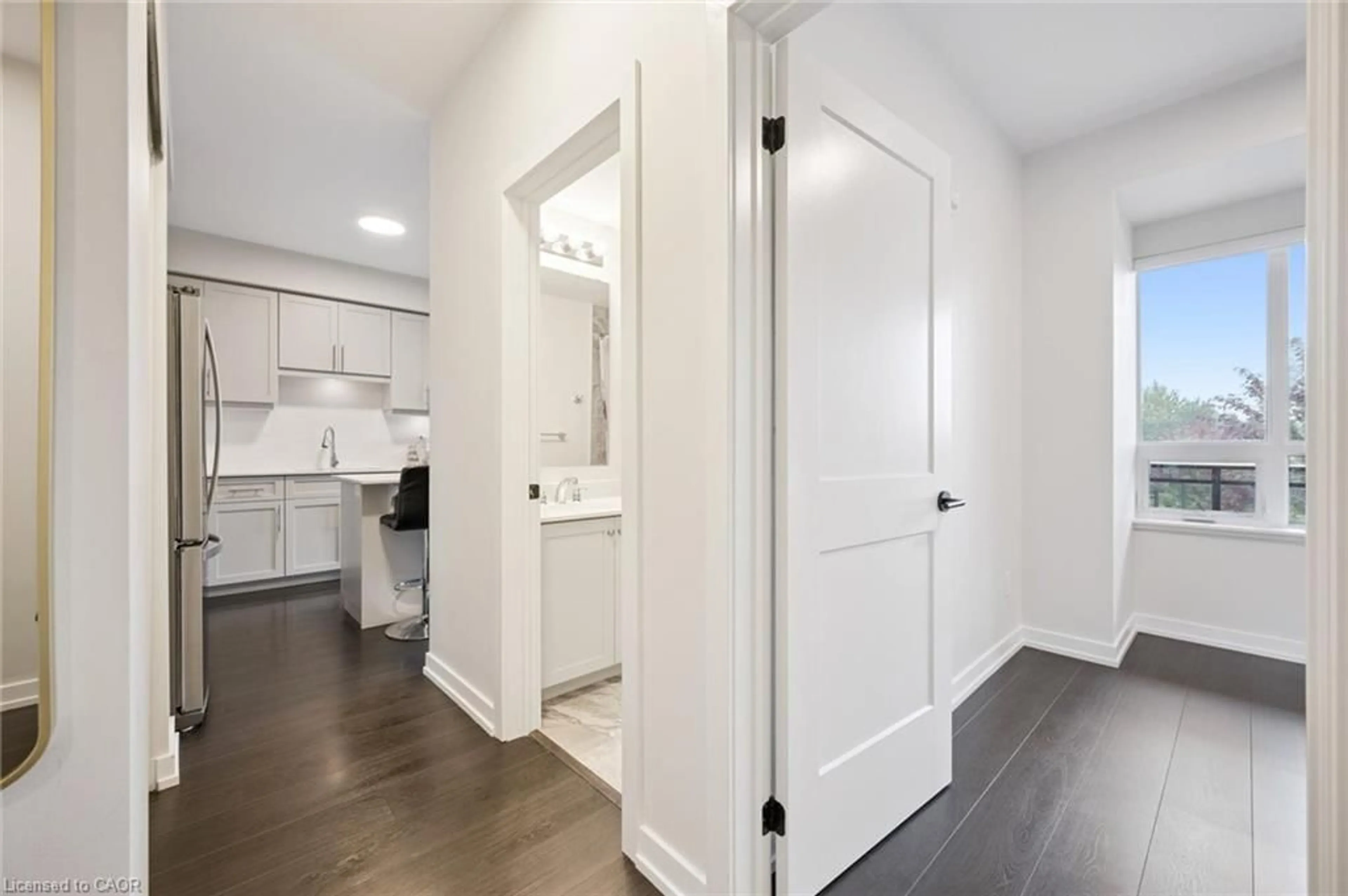 Indoor entryway for 251 Northfield Dr #319, Waterloo Ontario N2K 0G9