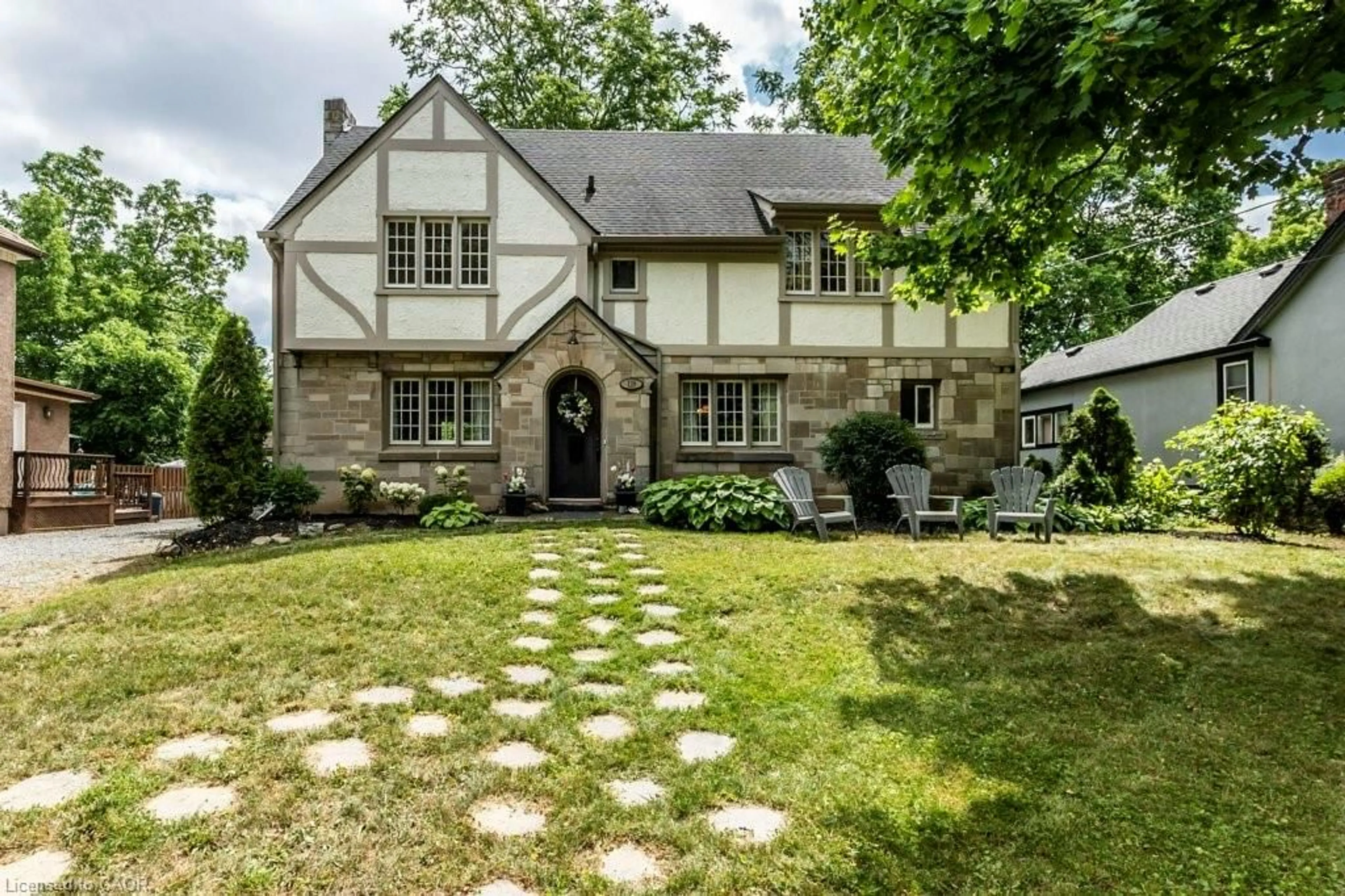 Home with brick exterior material, street for 128 River Rd, Welland Ontario L3B 2R9