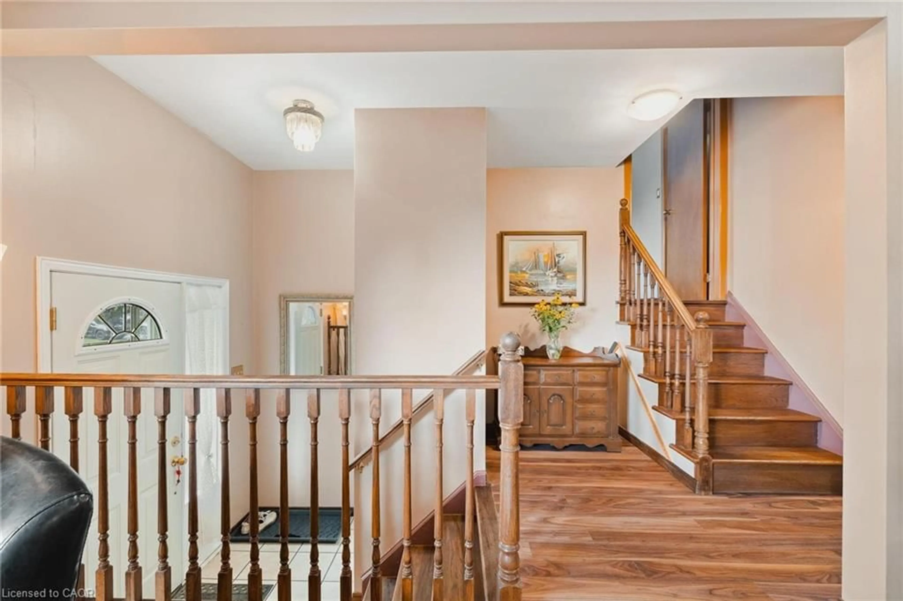Indoor foyer for 117 Forestwood Dr, Kitchener Ontario N2N 1A9