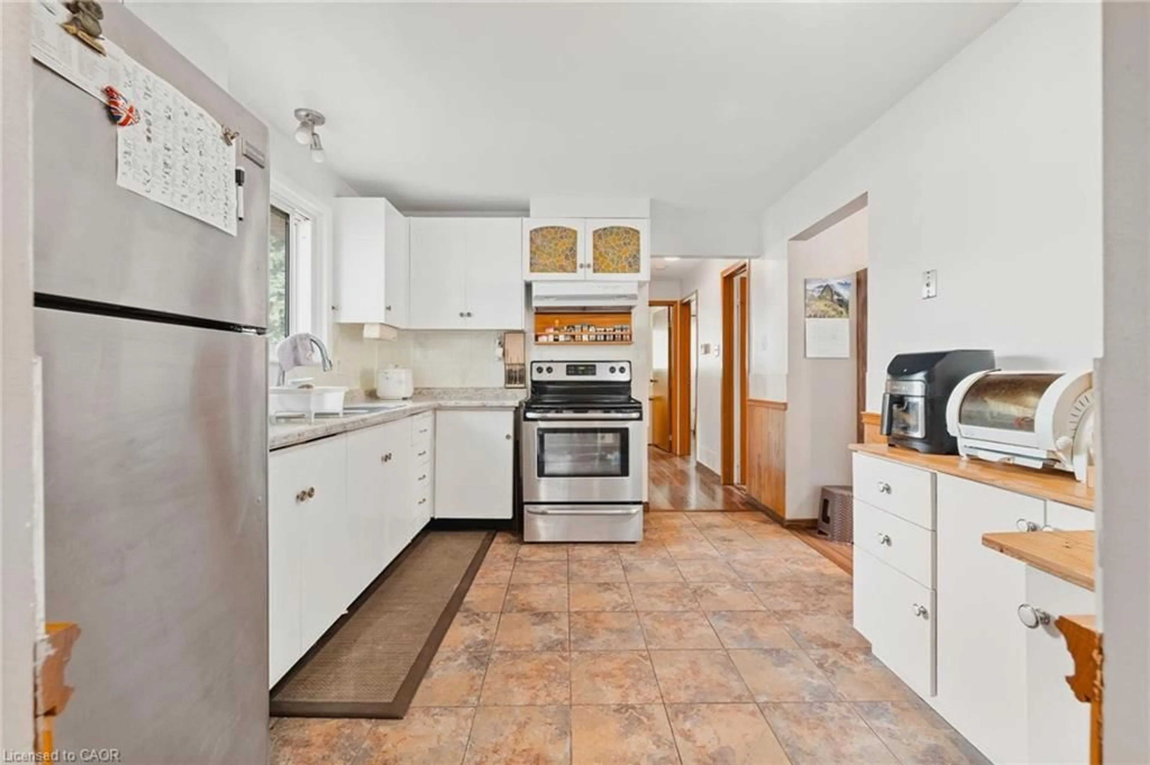 Standard kitchen, ceramic/tile floor for 117 Forestwood Dr, Kitchener Ontario N2N 1A9