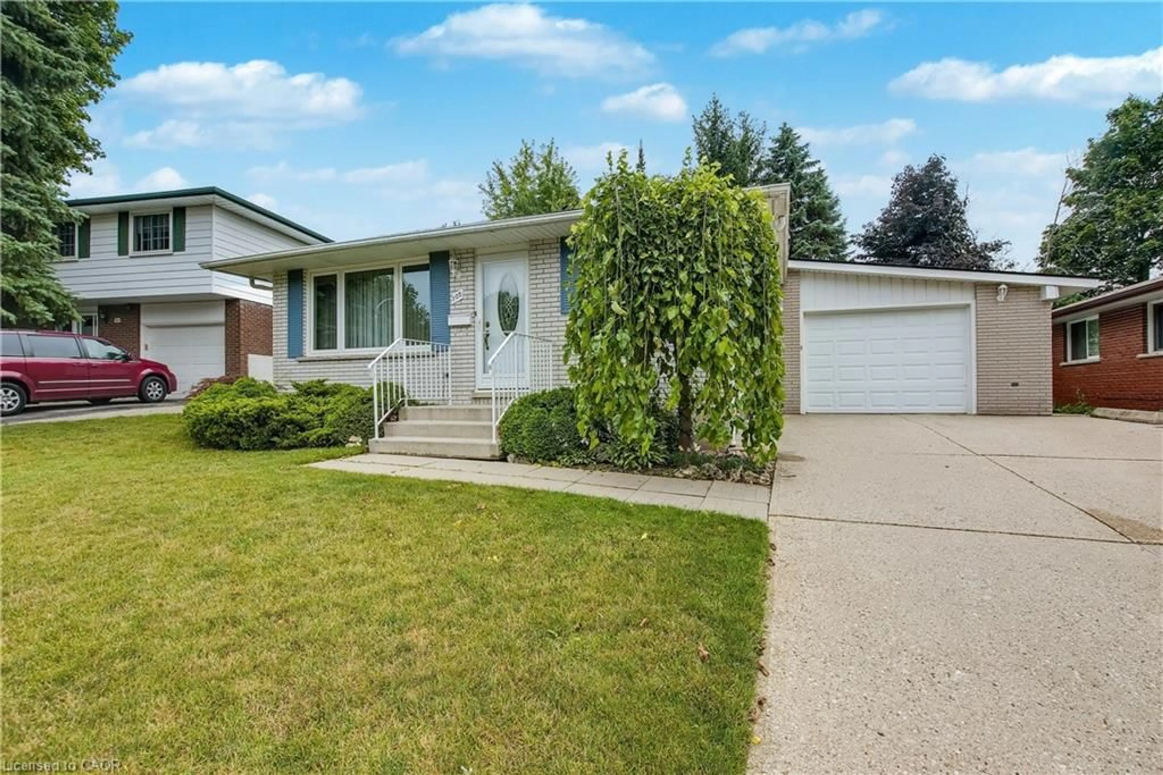 Home with vinyl exterior material, street for 105 Silverspring Cres, Kitchener Ontario N2M 4P3