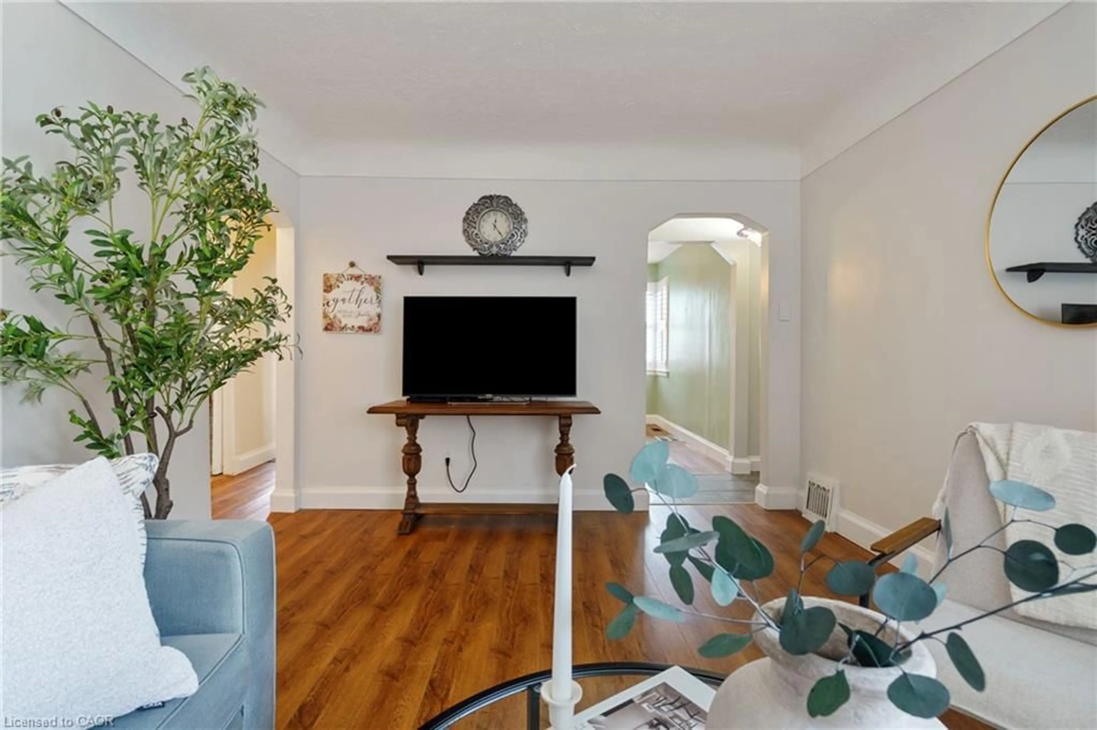 Living room with furniture, wood/laminate floor for 3 Montrose Ave, Hamilton Ontario L8K 4X8
