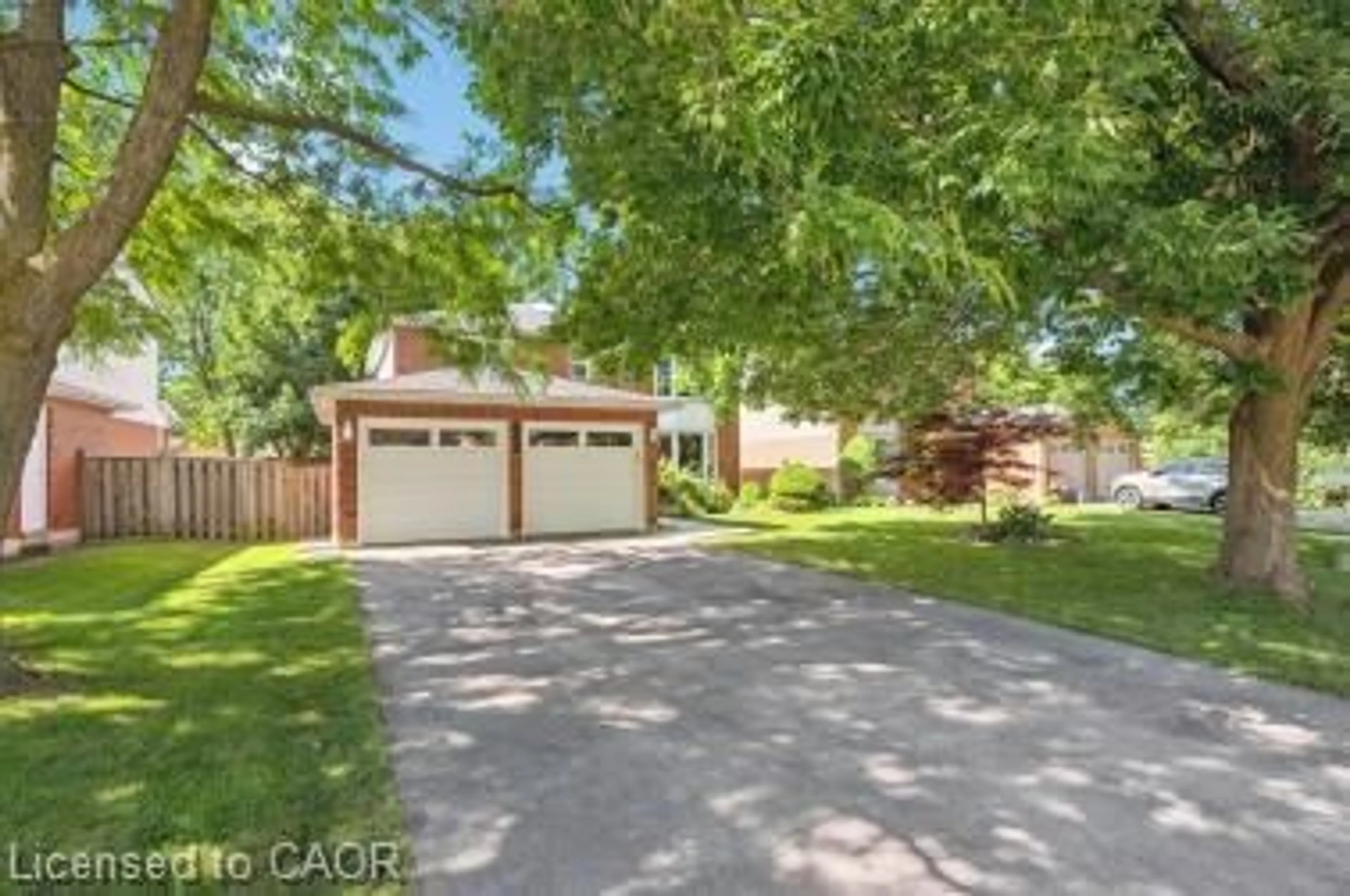 A pic from outside/outdoor area/front of a property/back of a property/a pic from drone, street for 468 Clovervalley Crt, Waterloo Ontario N2T 1X4