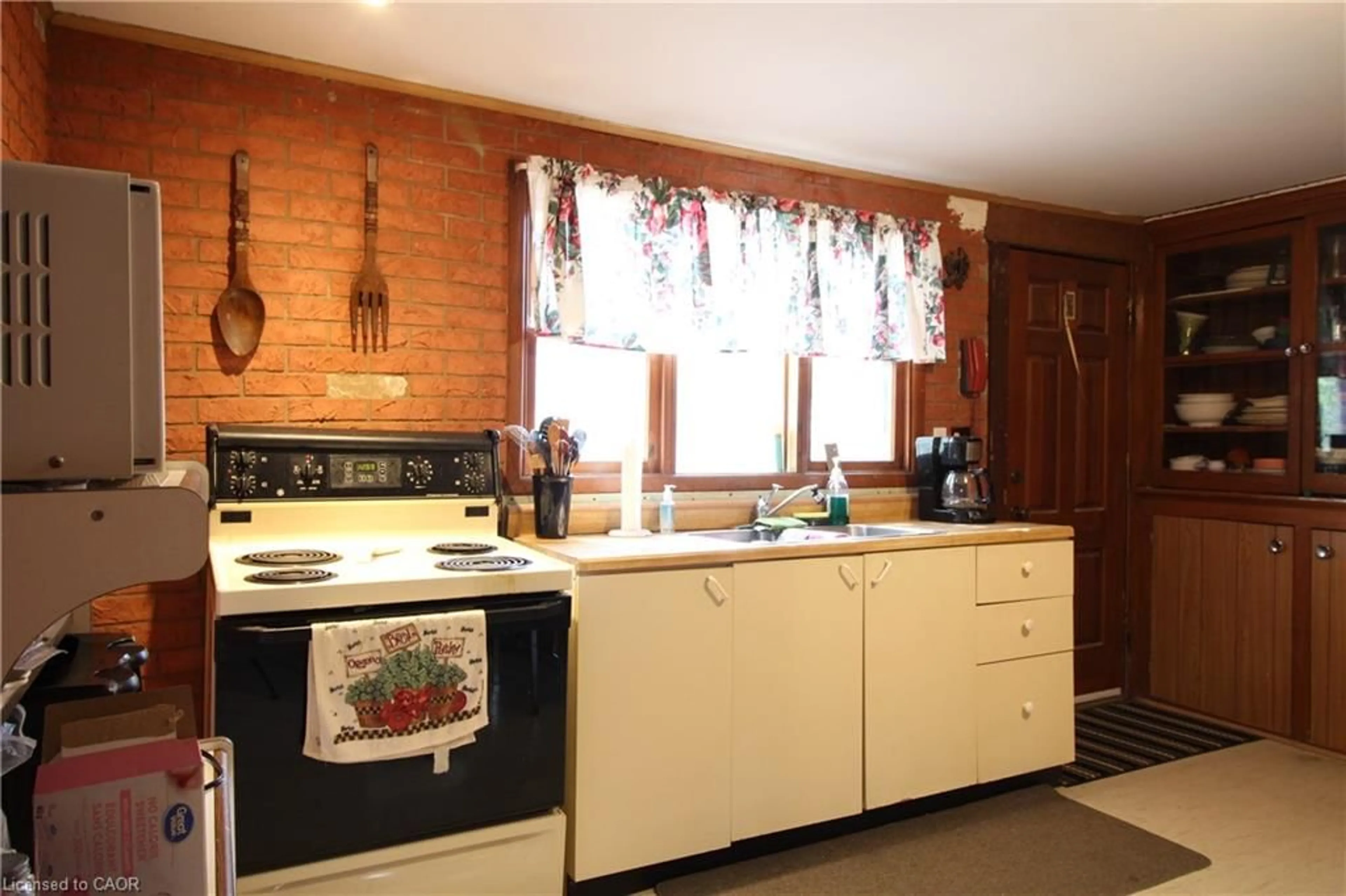 Standard kitchen, unknown for 312 Ridgeway Rd, Crystal Beach Ontario L0S 1B0