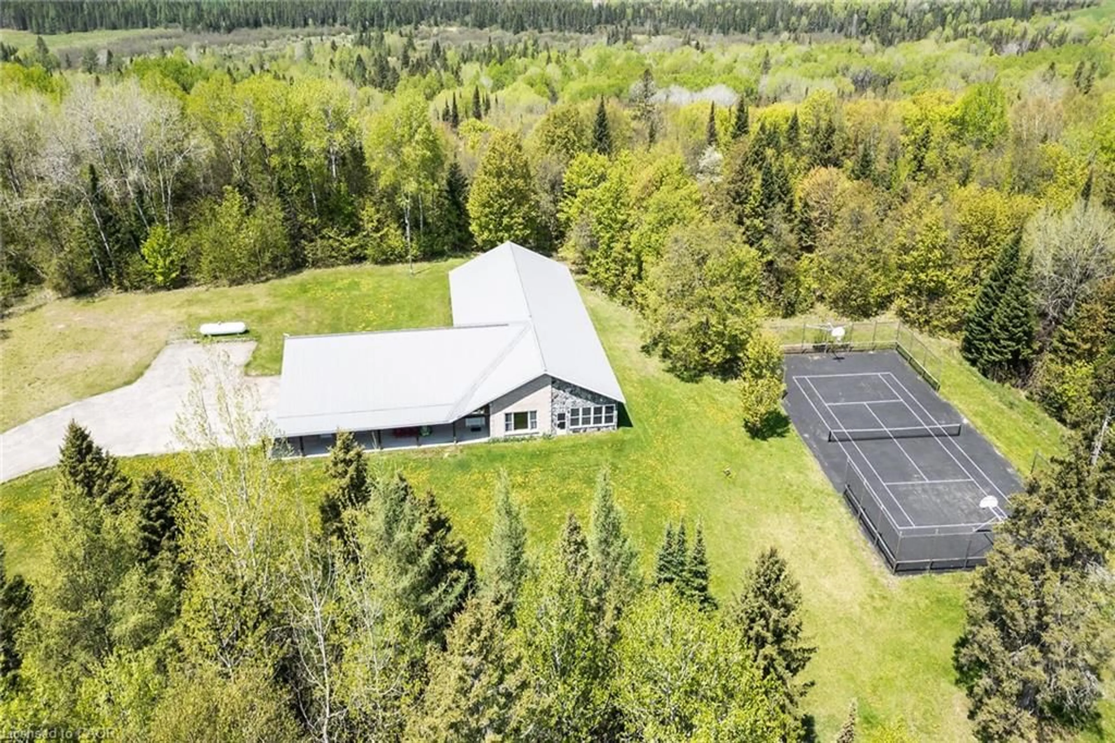 A pic from outside/outdoor area/front of a property/back of a property/a pic from drone, unknown for 146 Oke Dr, Burk's Falls Ontario P0A 1C0