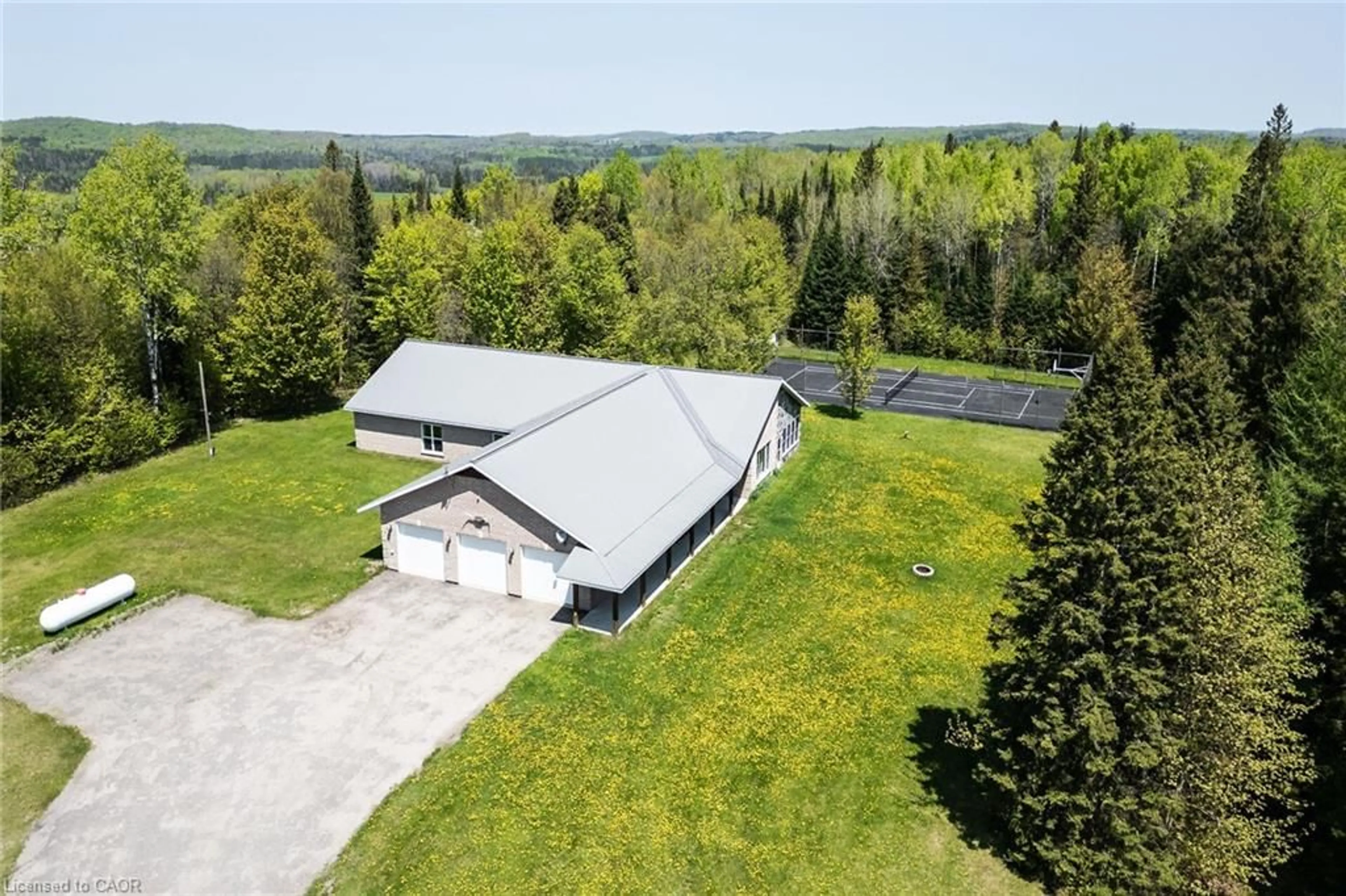 A pic from outside/outdoor area/front of a property/back of a property/a pic from drone, unknown for 146 Oke Dr, Burk's Falls Ontario P0A 1C0