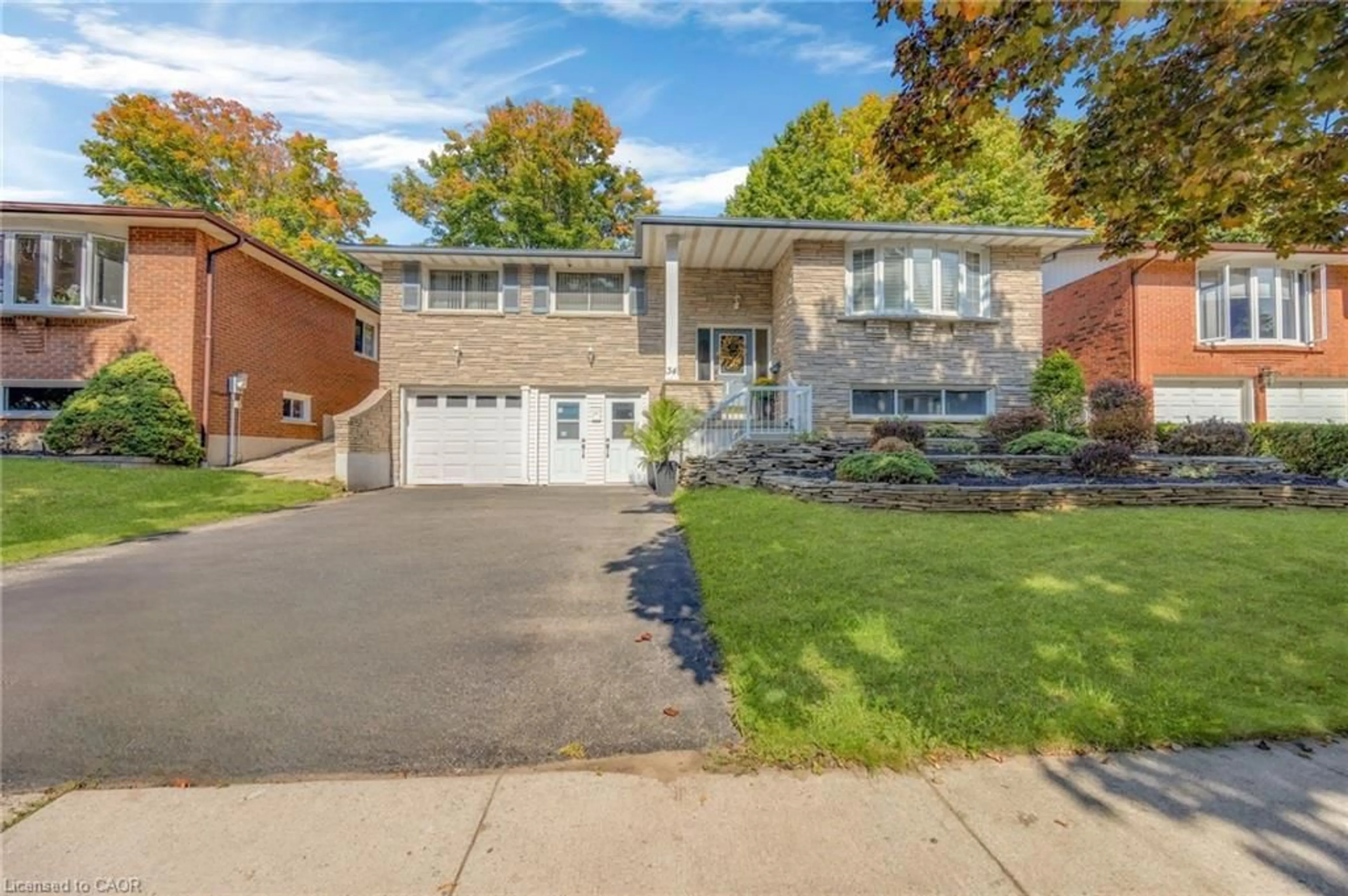 Home with brick exterior material, street for 34 Georgian Cres, Kitchener Ontario N2B 3N9