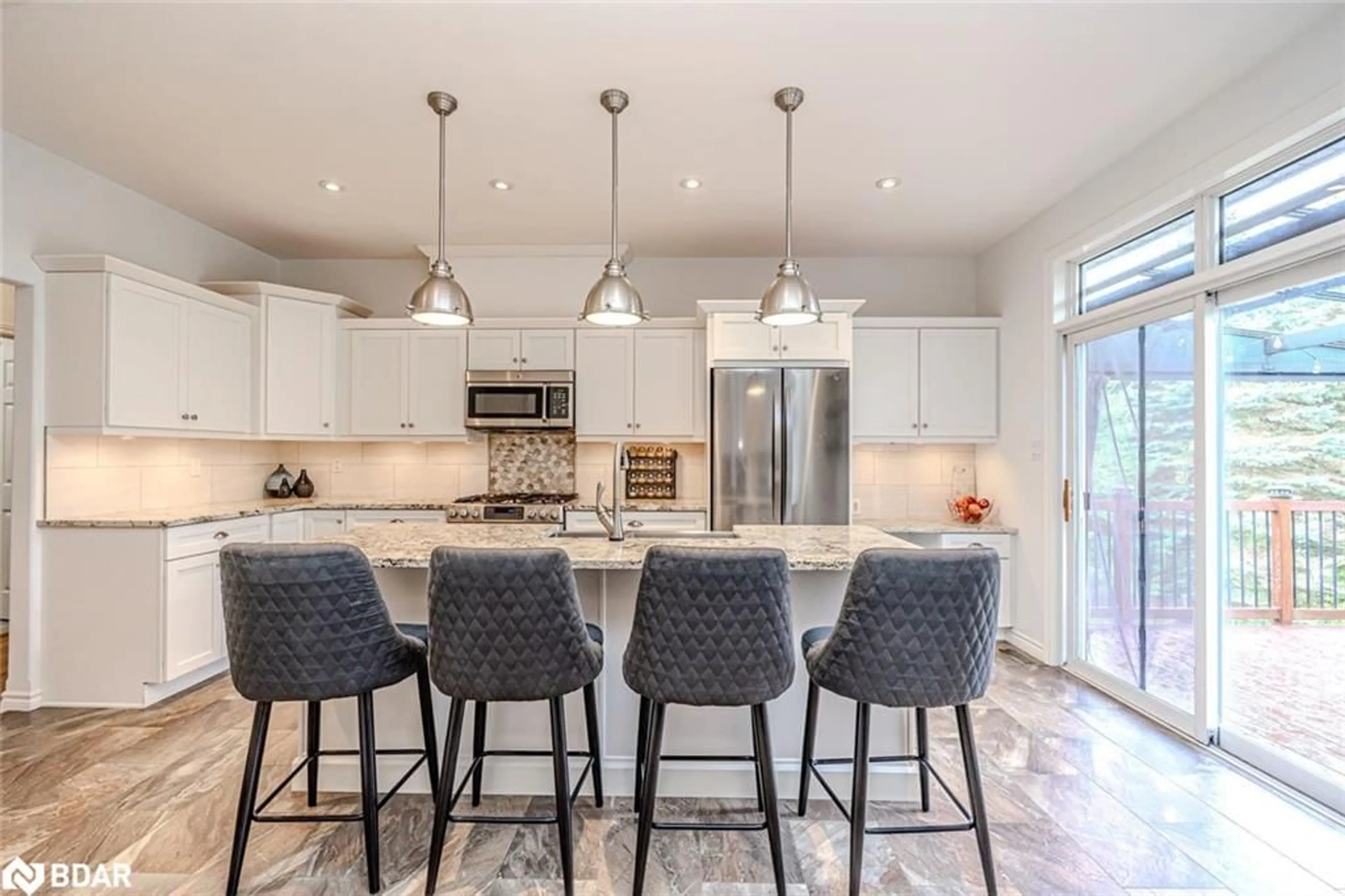 Open concept kitchen, ceramic/tile floor for 102 Highland Dr, Horseshoe Valley Ontario L0L 2L0