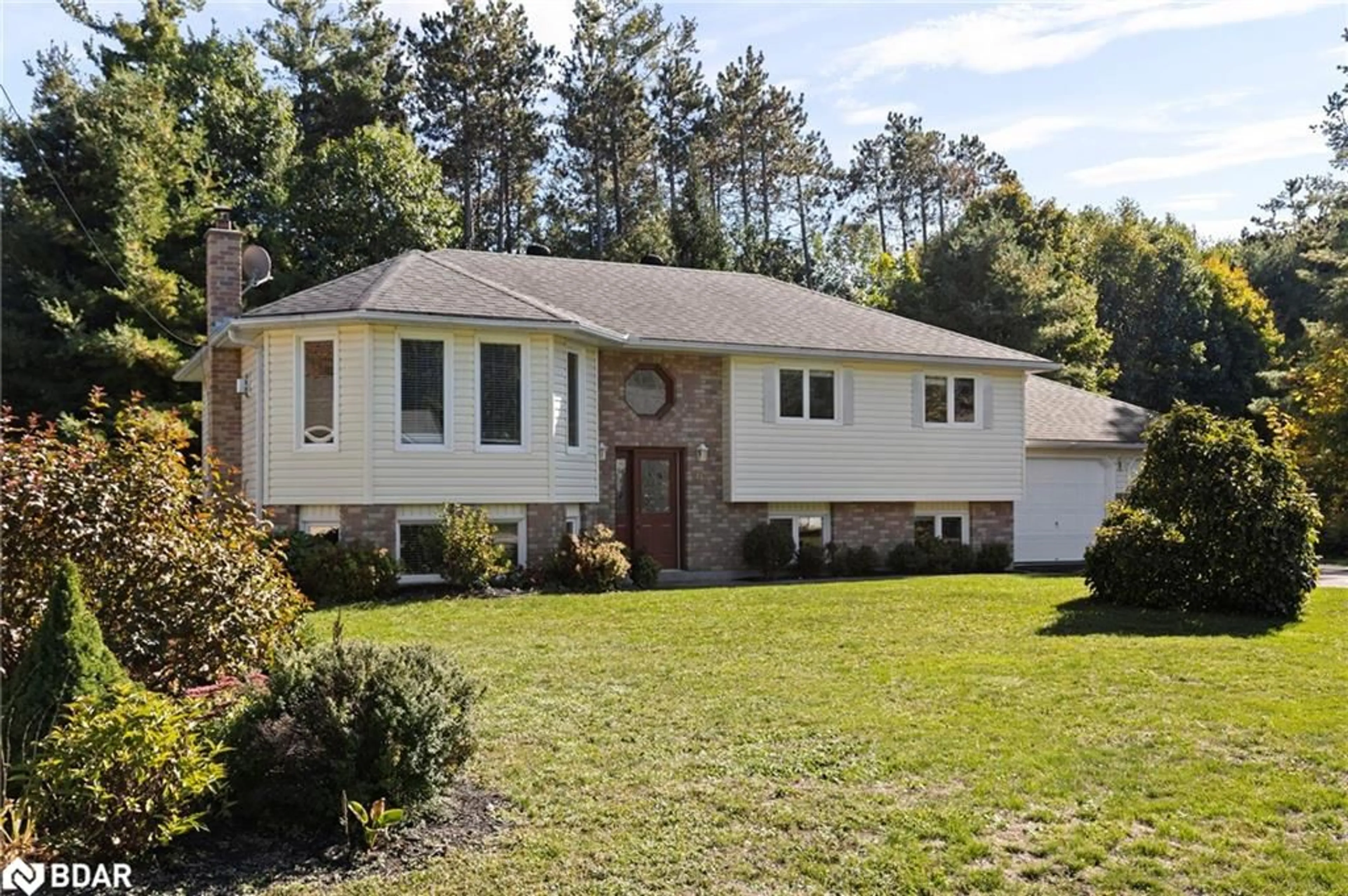 Home with vinyl exterior material, unknown for 63 Bailey Cres, Wyevale Ontario L0L 2T0