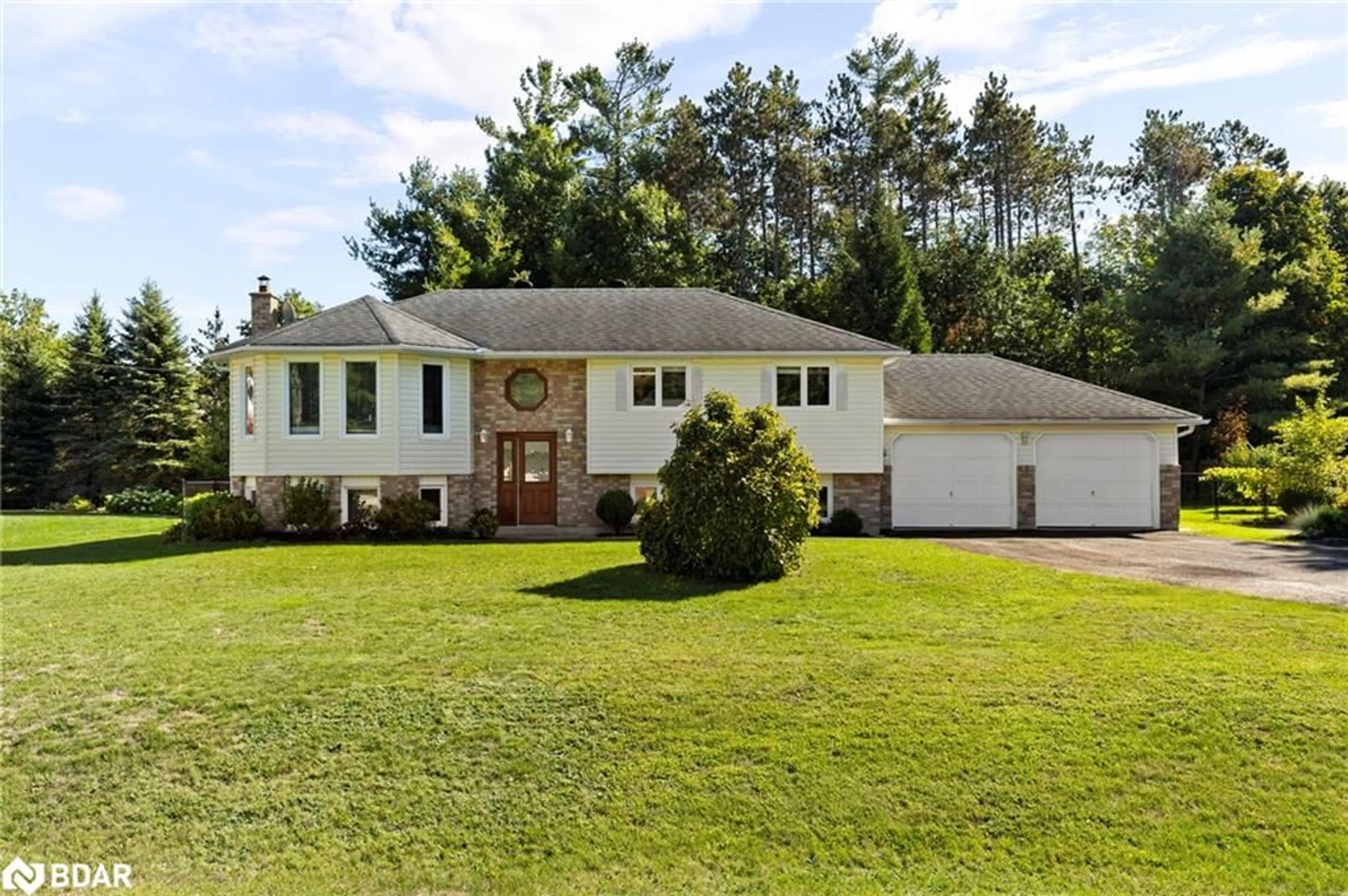 Home with vinyl exterior material, street for 63 Bailey Cres, Wyevale Ontario L0L 2T0