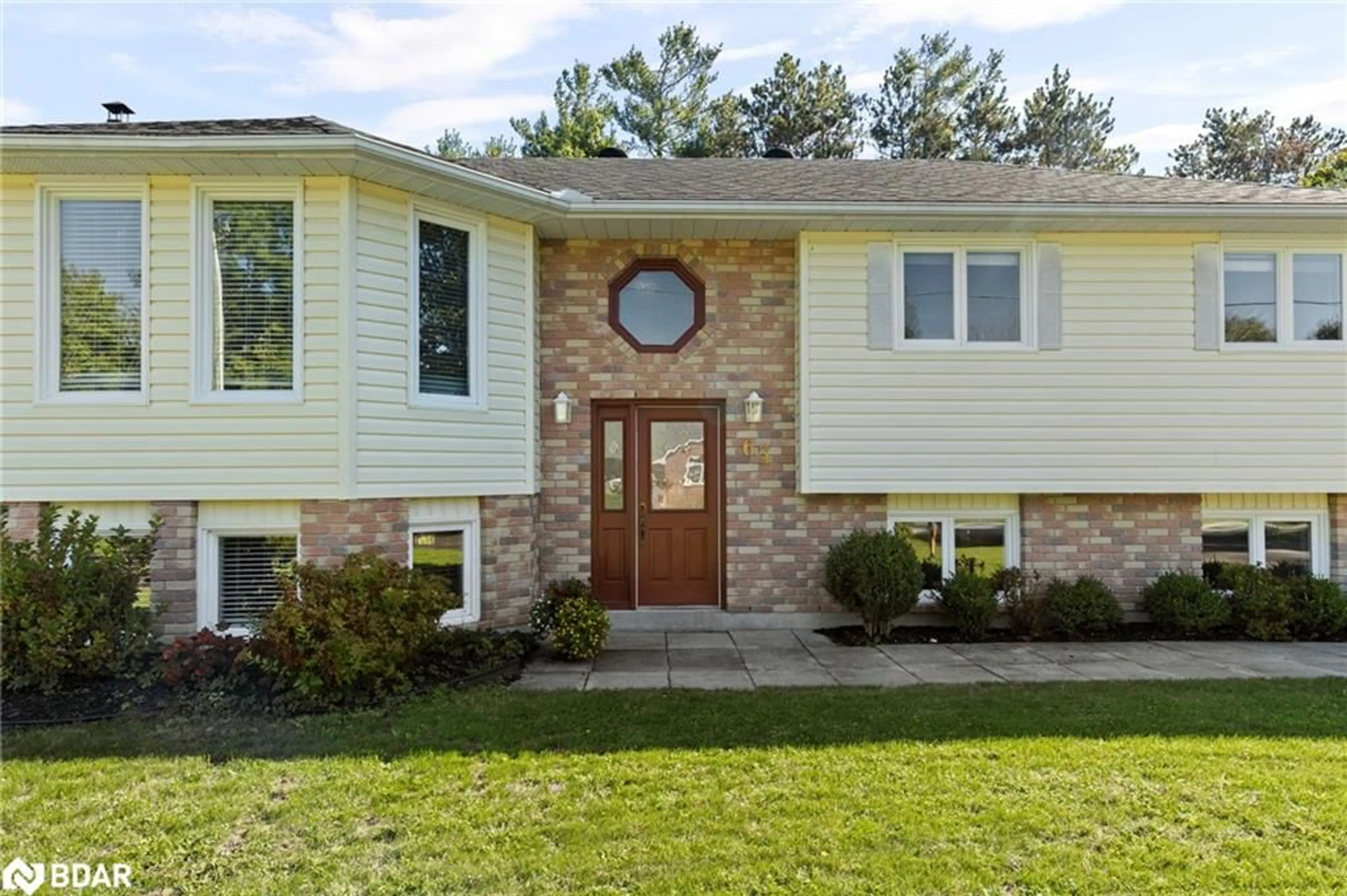 Home with vinyl exterior material, unknown for 63 Bailey Cres, Wyevale Ontario L0L 2T0
