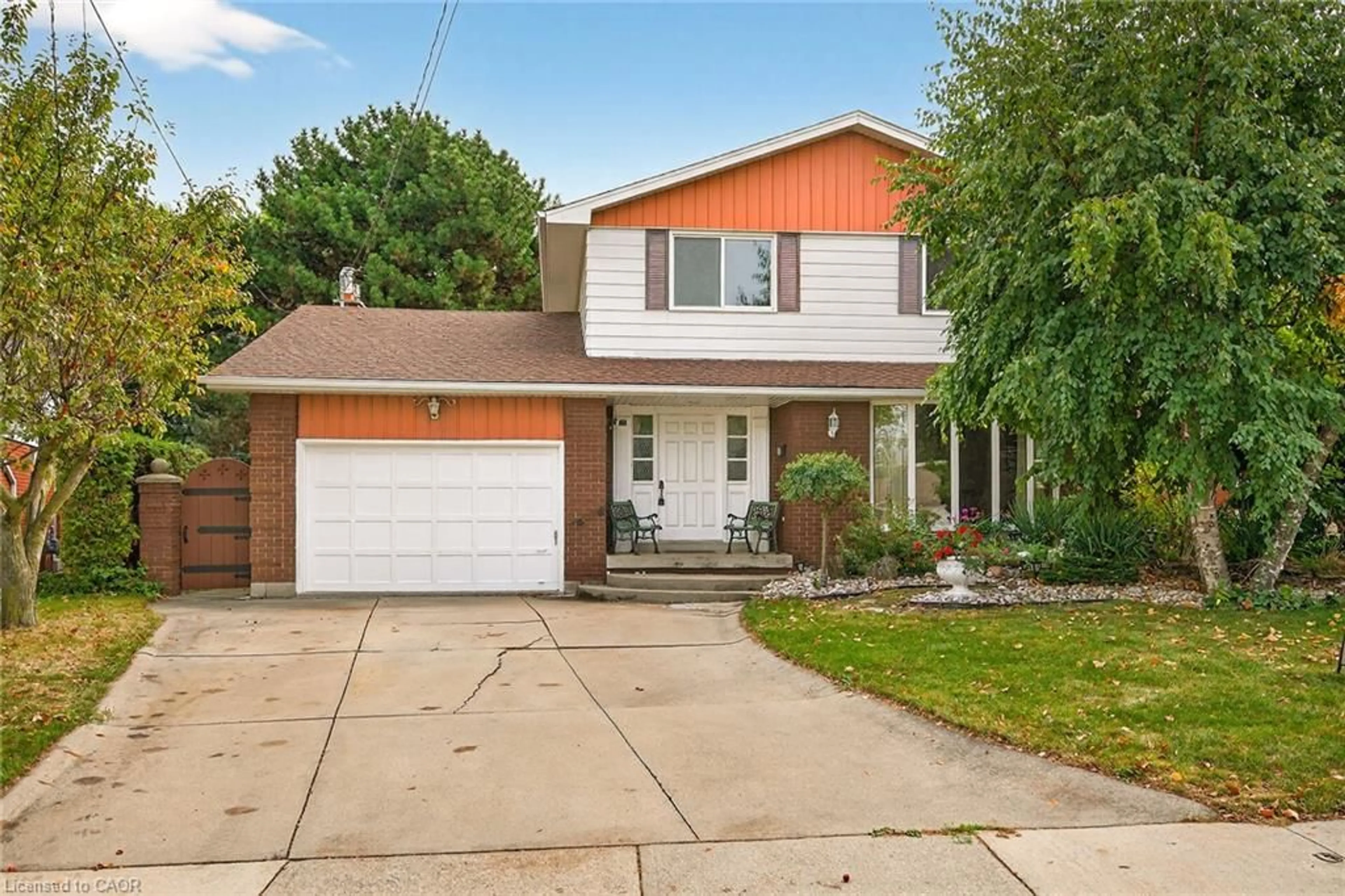 Home with vinyl exterior material, street for 36 Blanche Crt, Hamilton Ontario L8K 3P3