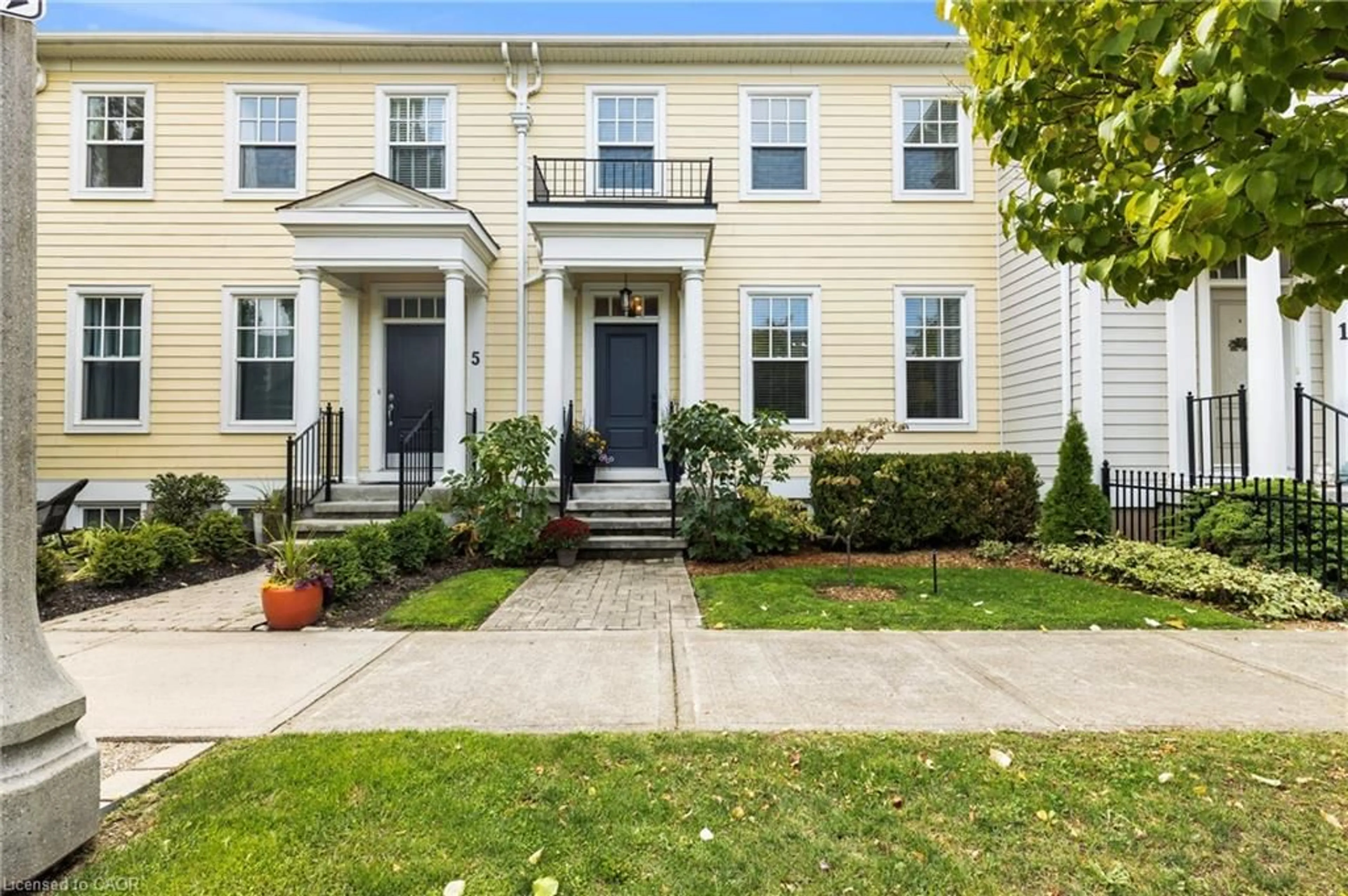 Home with vinyl exterior material, street for 3 Blackbird St, Niagara-on-the-Lake Ontario L0S 1J0