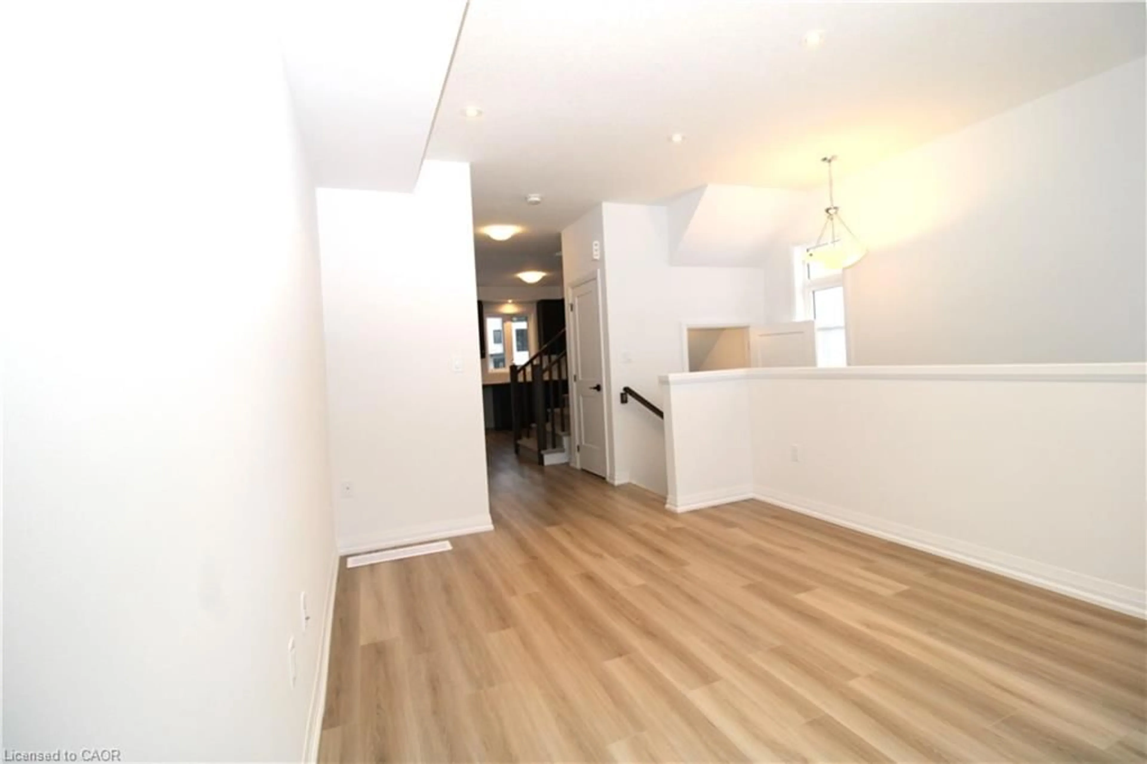 Indoor foyer for 55 Tom Brown Dr #65, Paris Ontario N3L 0N5